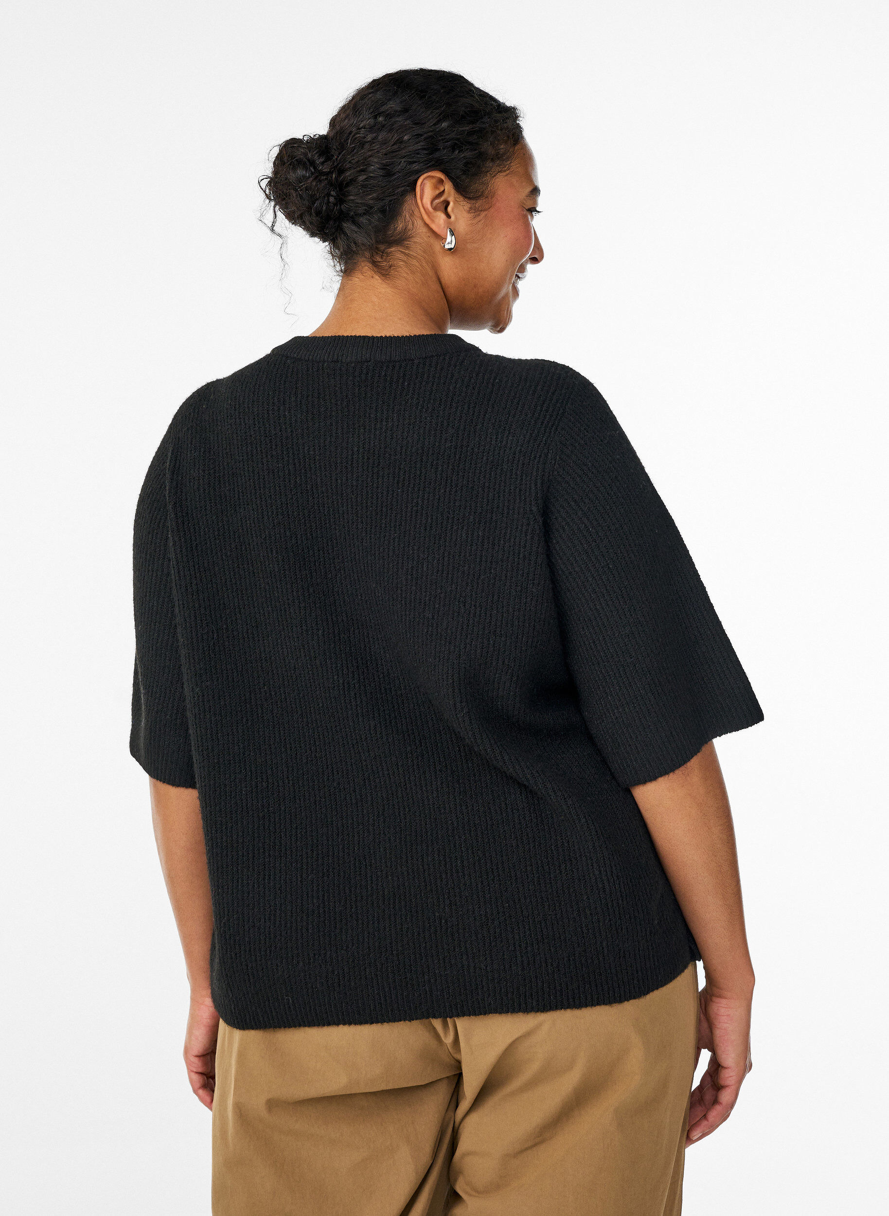 Zizzi Kort&auml;rmad stickad kofta med rosetter, Svart, Model image number 2