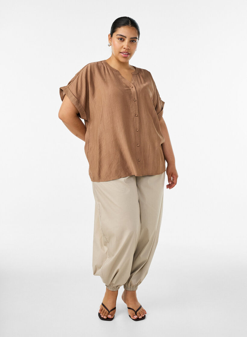 Blus i viskos med knappar och struktur, Brun, Model image number 1