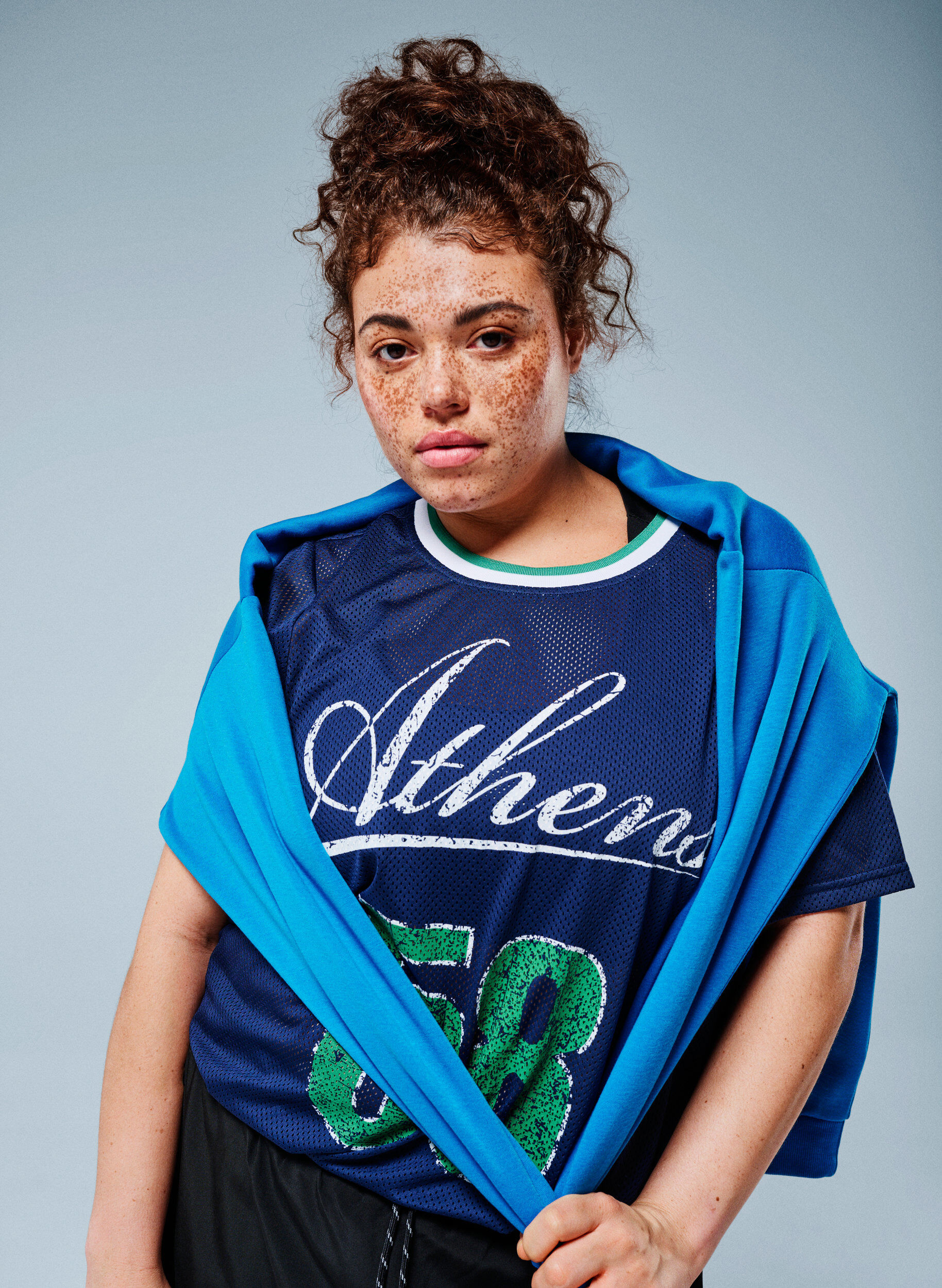 Zizzi Sportig t-shirt i mesh med tryck framtill, Bl&aring;, Image image number 0