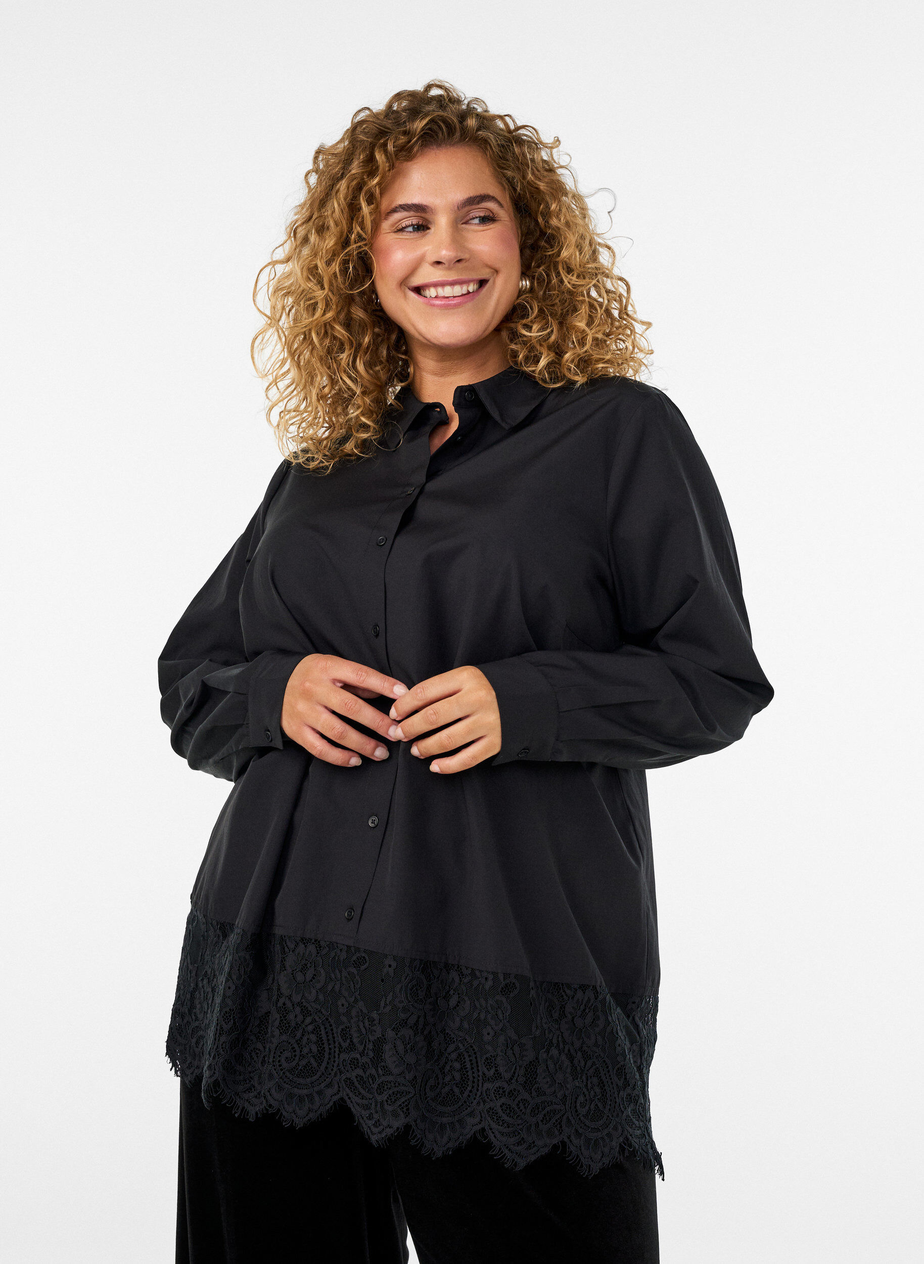 Ledig skjorta med bred spetskant, Svart, Model