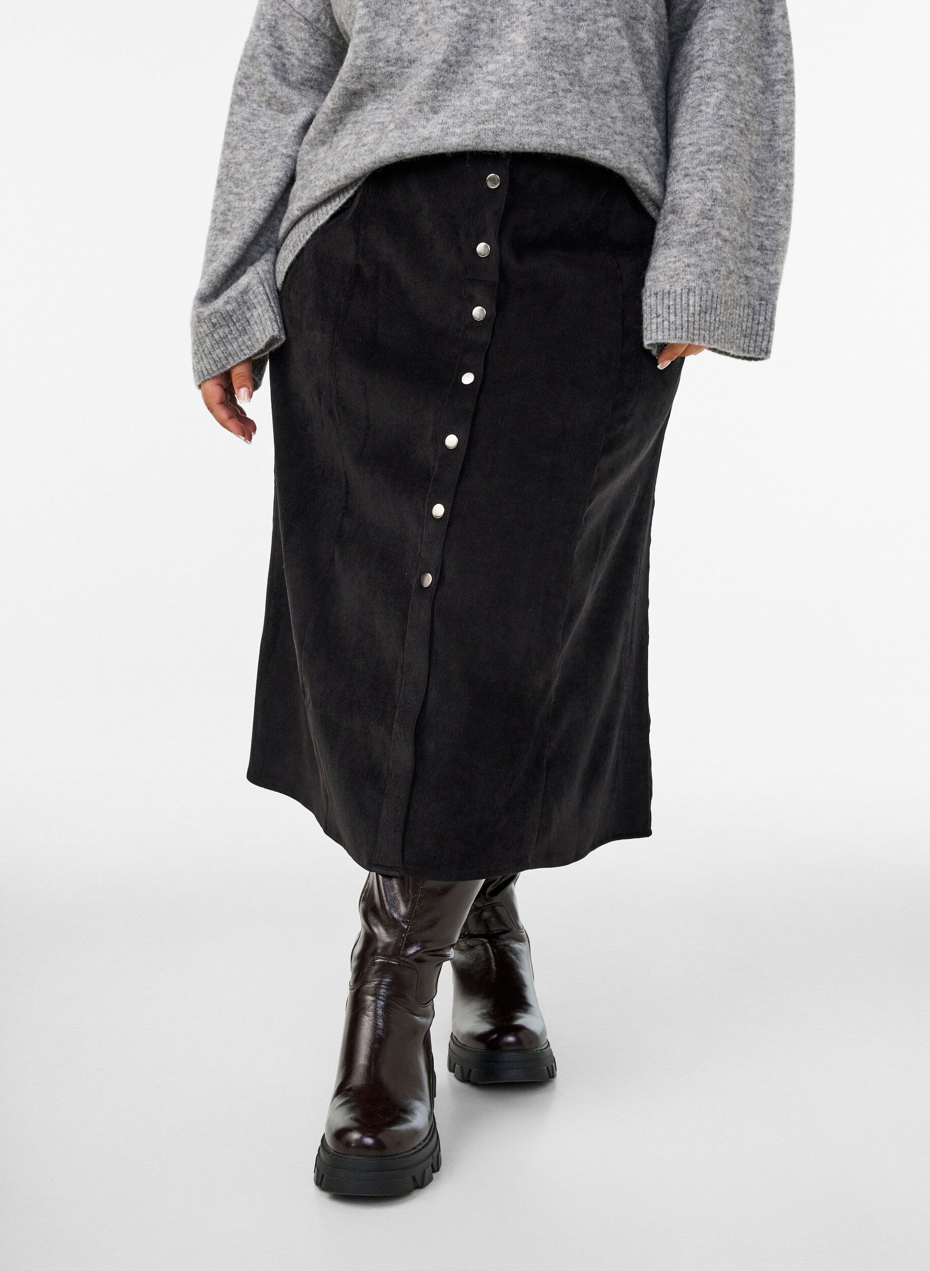 ZizziA-linjeformad kjol i manchester med knappar, Svart, Model image number 3