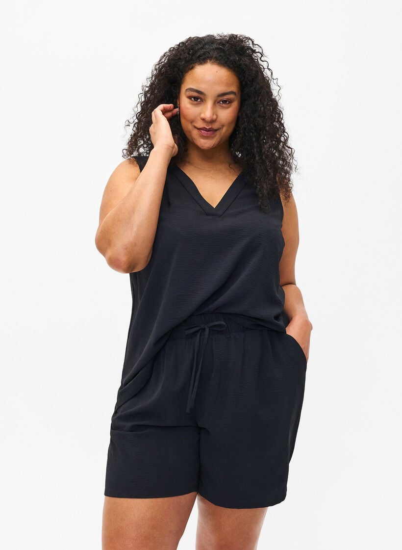 Shorts med fickor och res&aring;r i midjan, Svart, Model image number 0