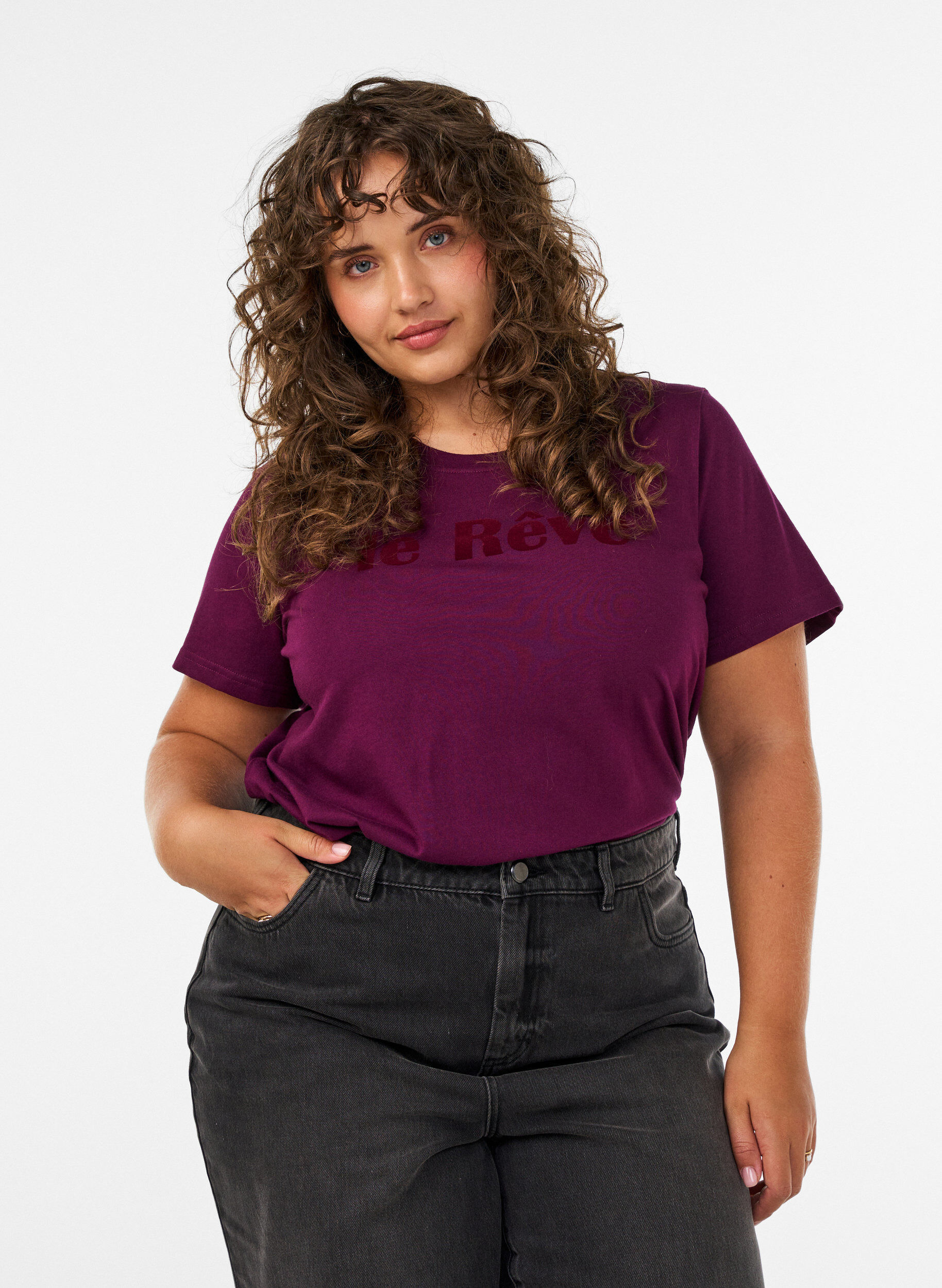 ZizziT-shirt i ekologisk bomull med velourtext, Lila, Model image number 0