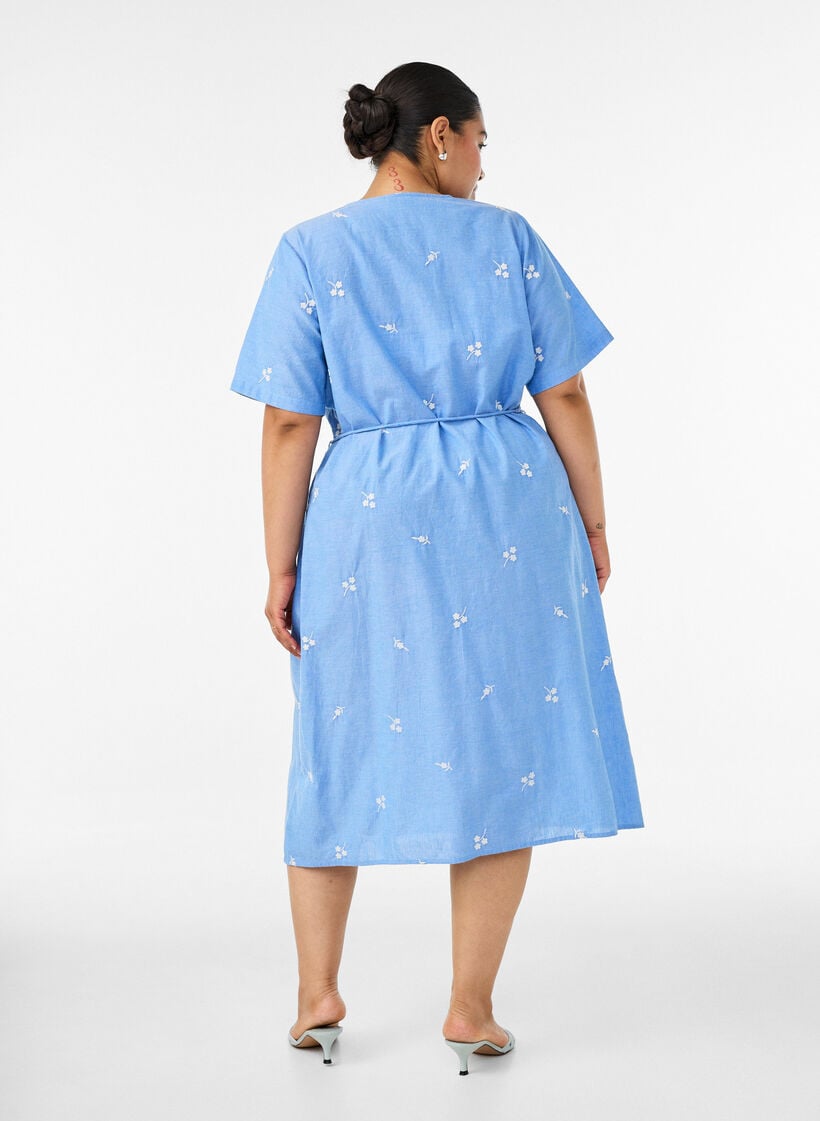 Skjortkl&auml;nning i bomull med broderade blommor, Bl&aring;, Model image number 1