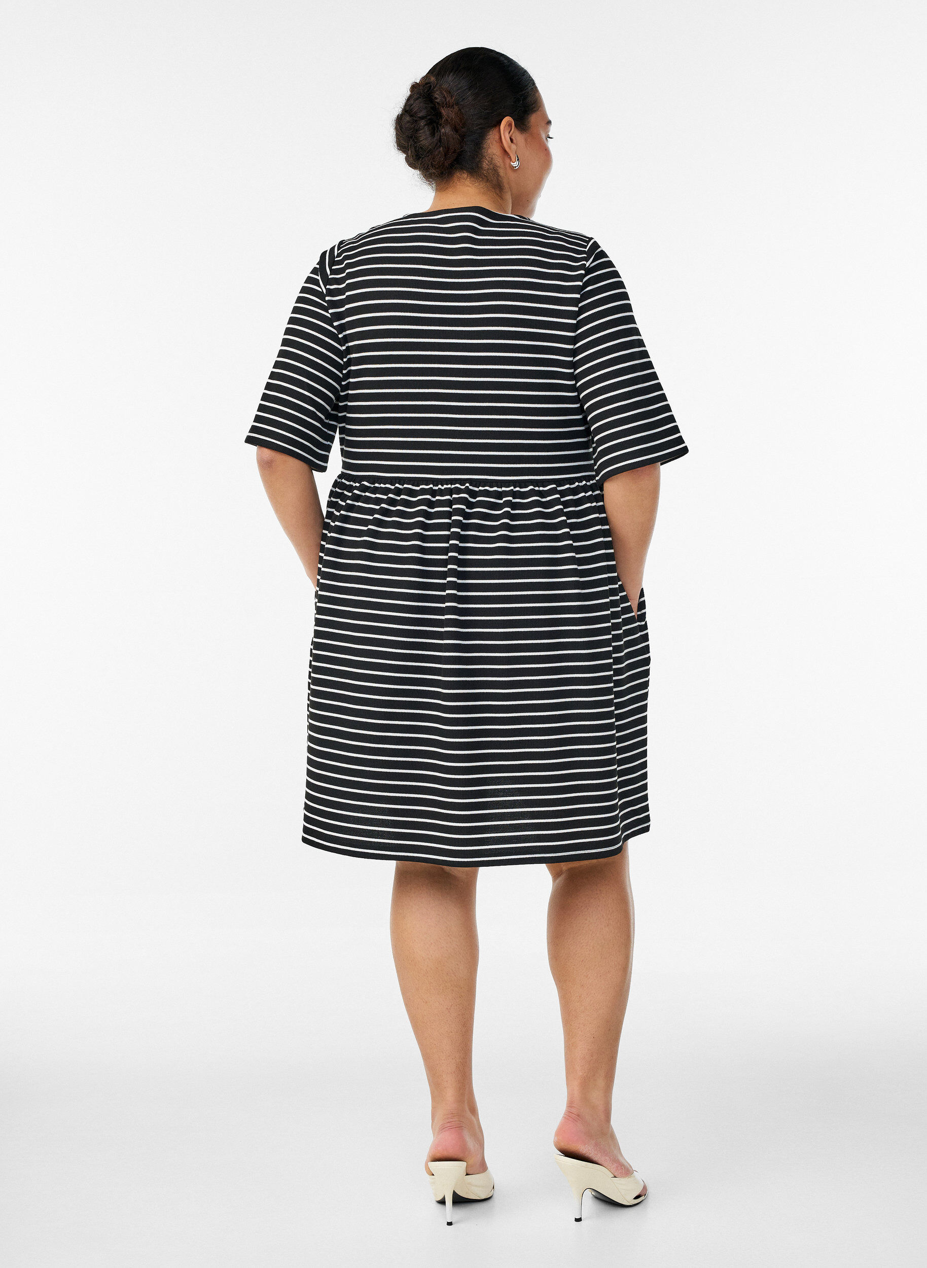 ZizziKl&auml;nning med ribbad textur och empirsk&auml;rning, Vit, Model image number 2