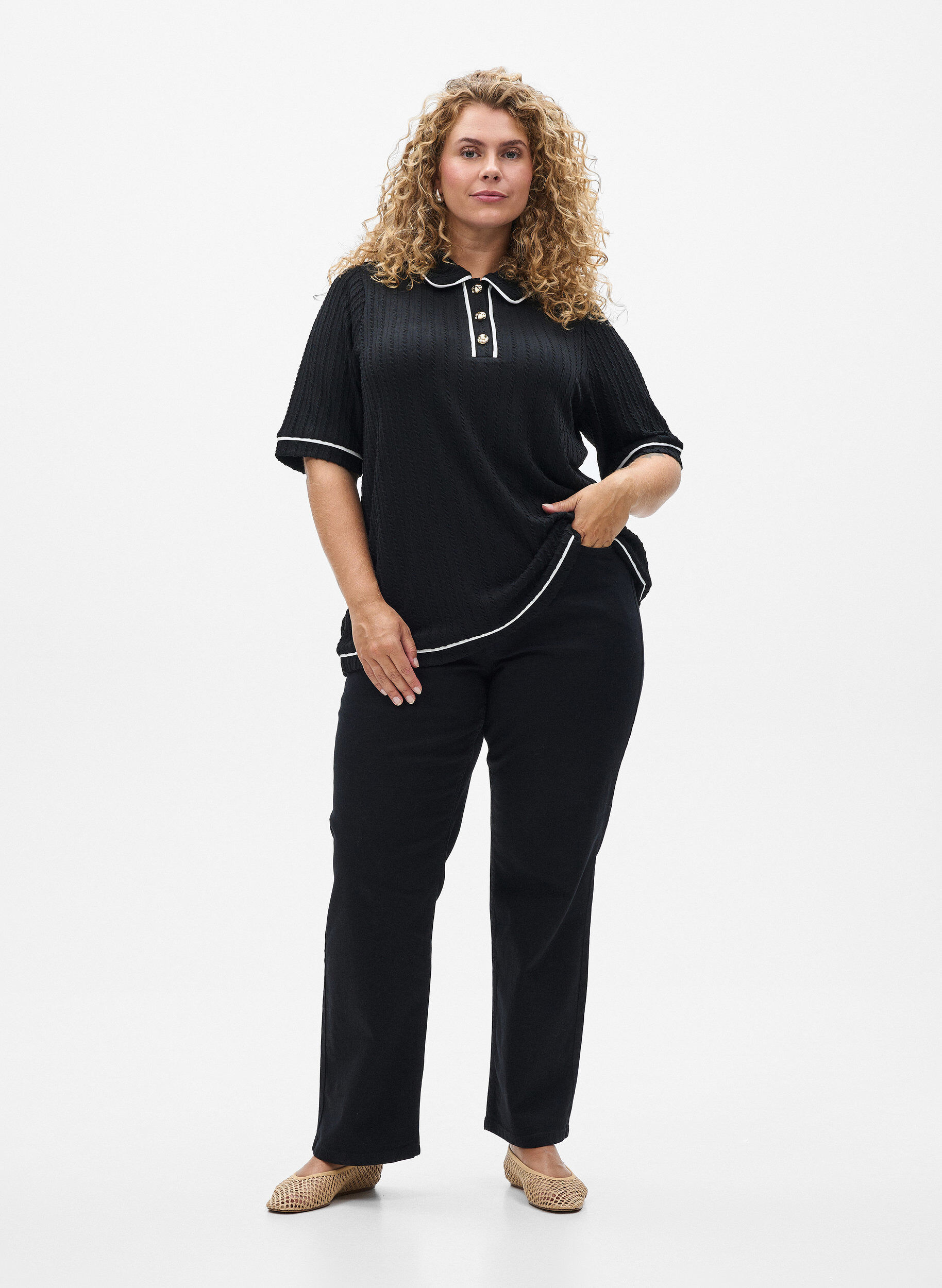 Zizzi Pik&eacute;tr&ouml;ja i texturerad jersey med kontrasterande detaljer, Svart, Model image number 1