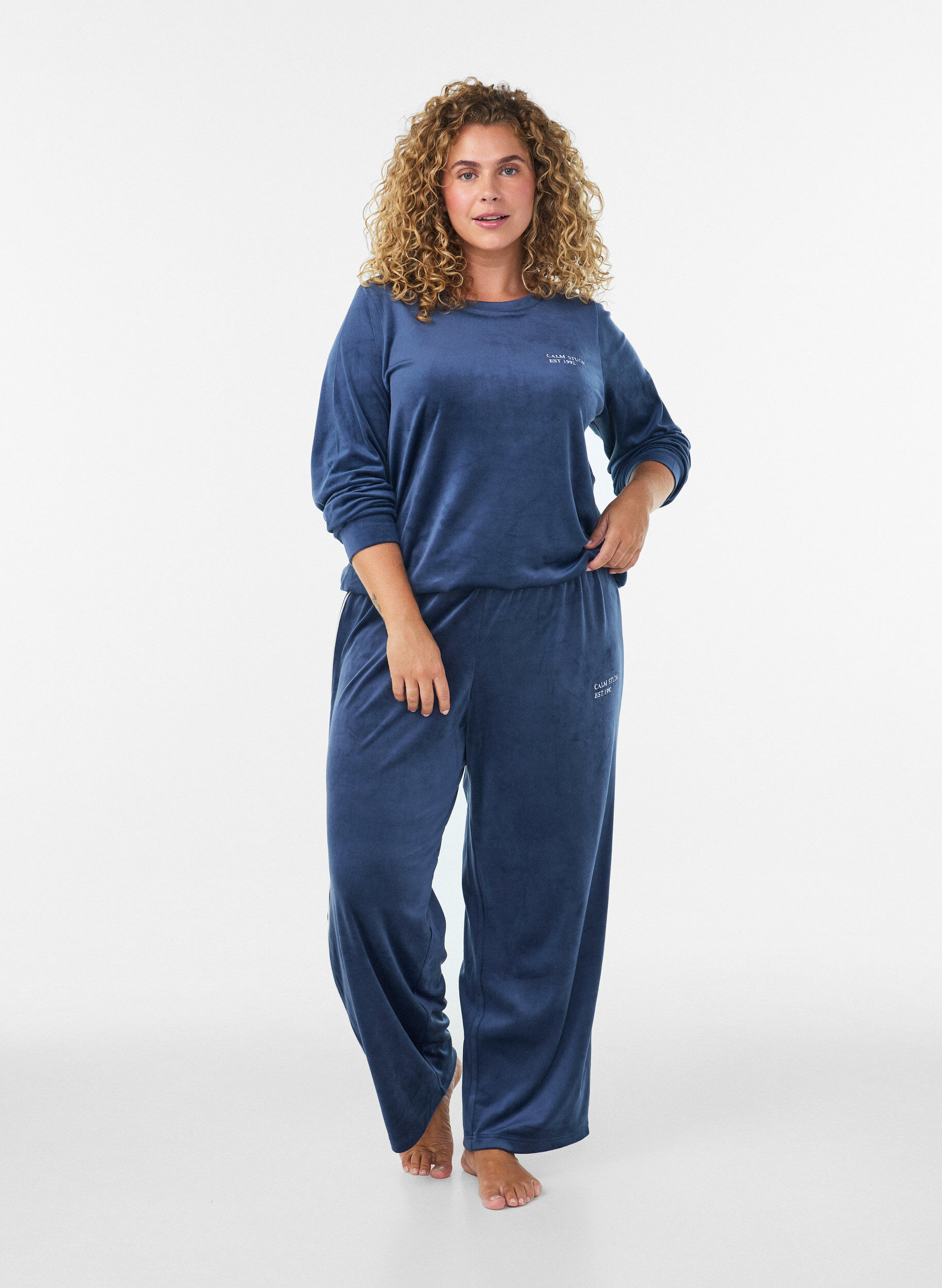 ZizziBlus i velour med broderad text, Bl&aring;, Model image number 1