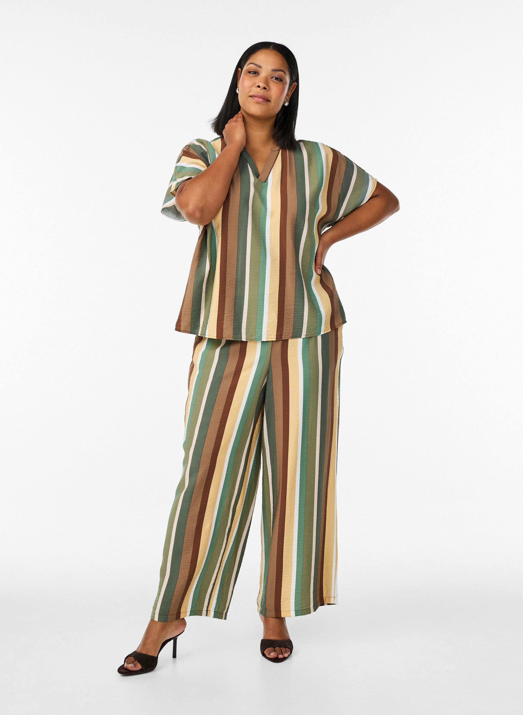 Zizzi L&ouml;s byxa i viskos med r&auml;nder, Brun, Model image number 0