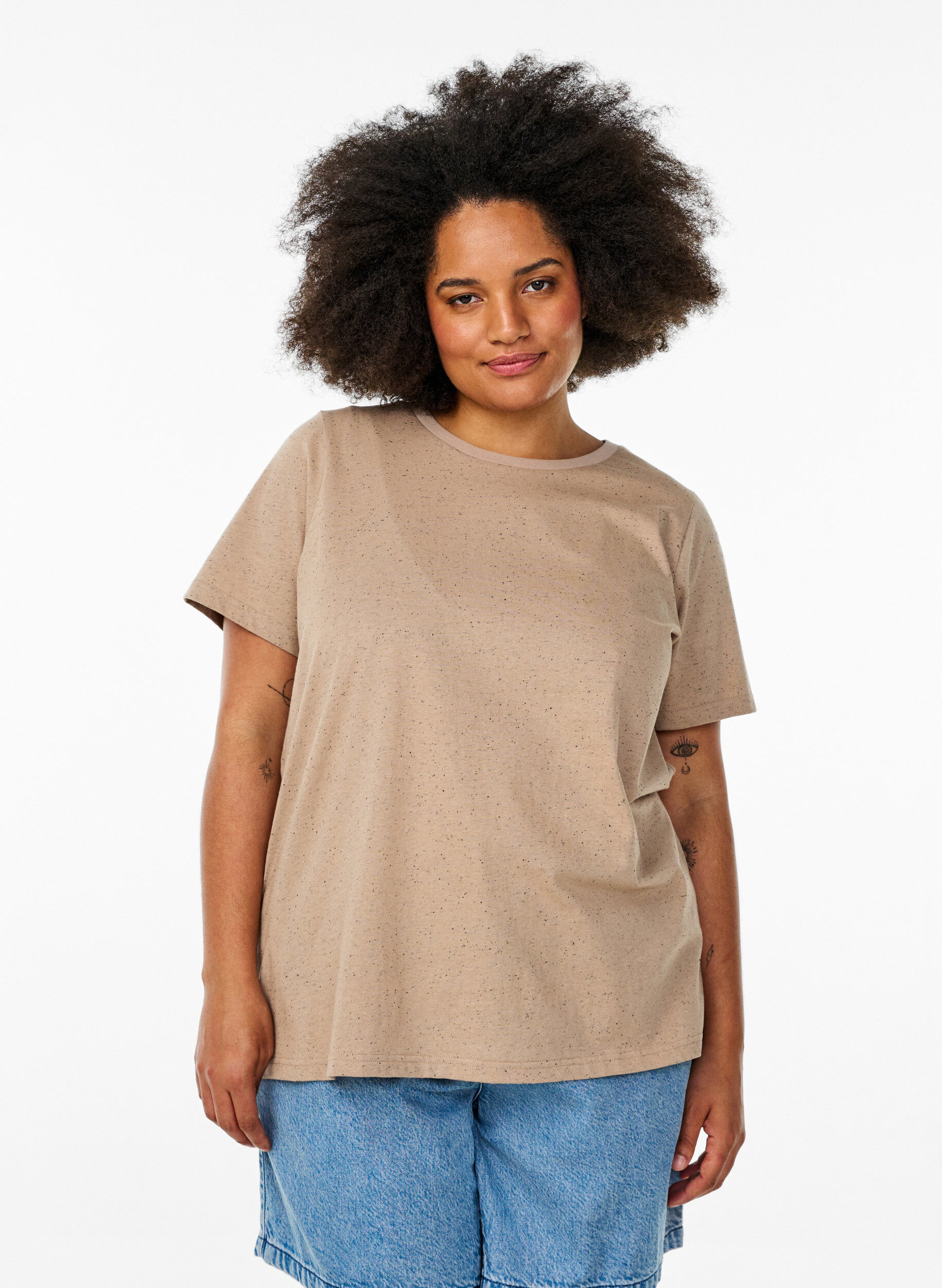 Zizzi T-shirt i bomull med rund halsringning, Beige, Model image number 0