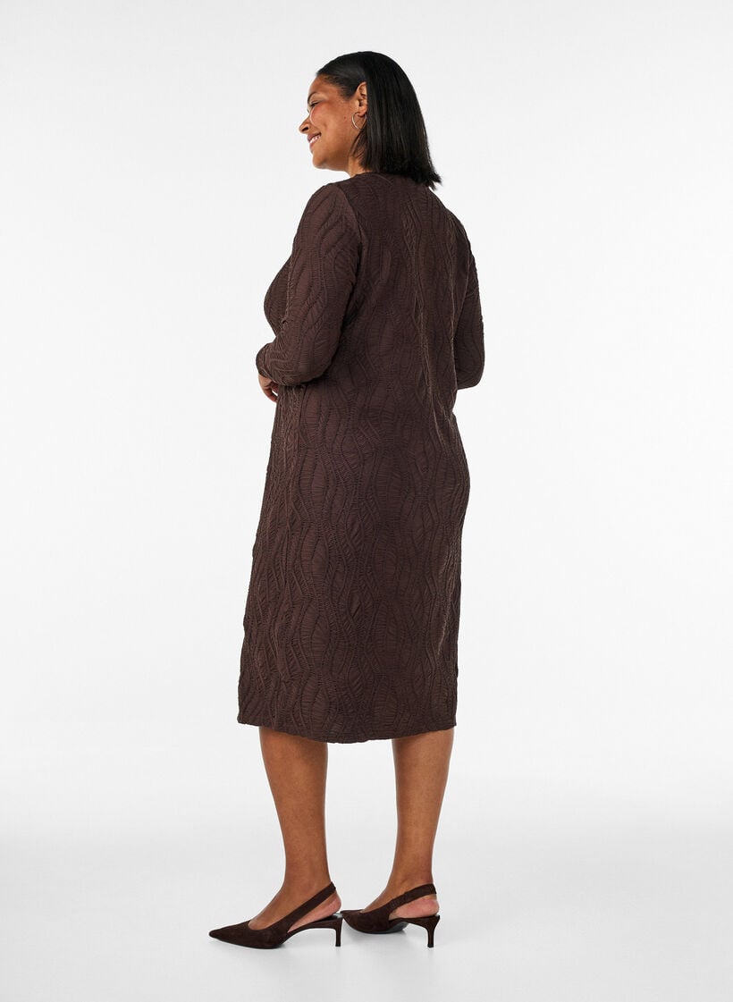 Midikl&auml;nning med v&aring;gig struktur och l&aring;nga &auml;rmar, Brun, Model image number 1