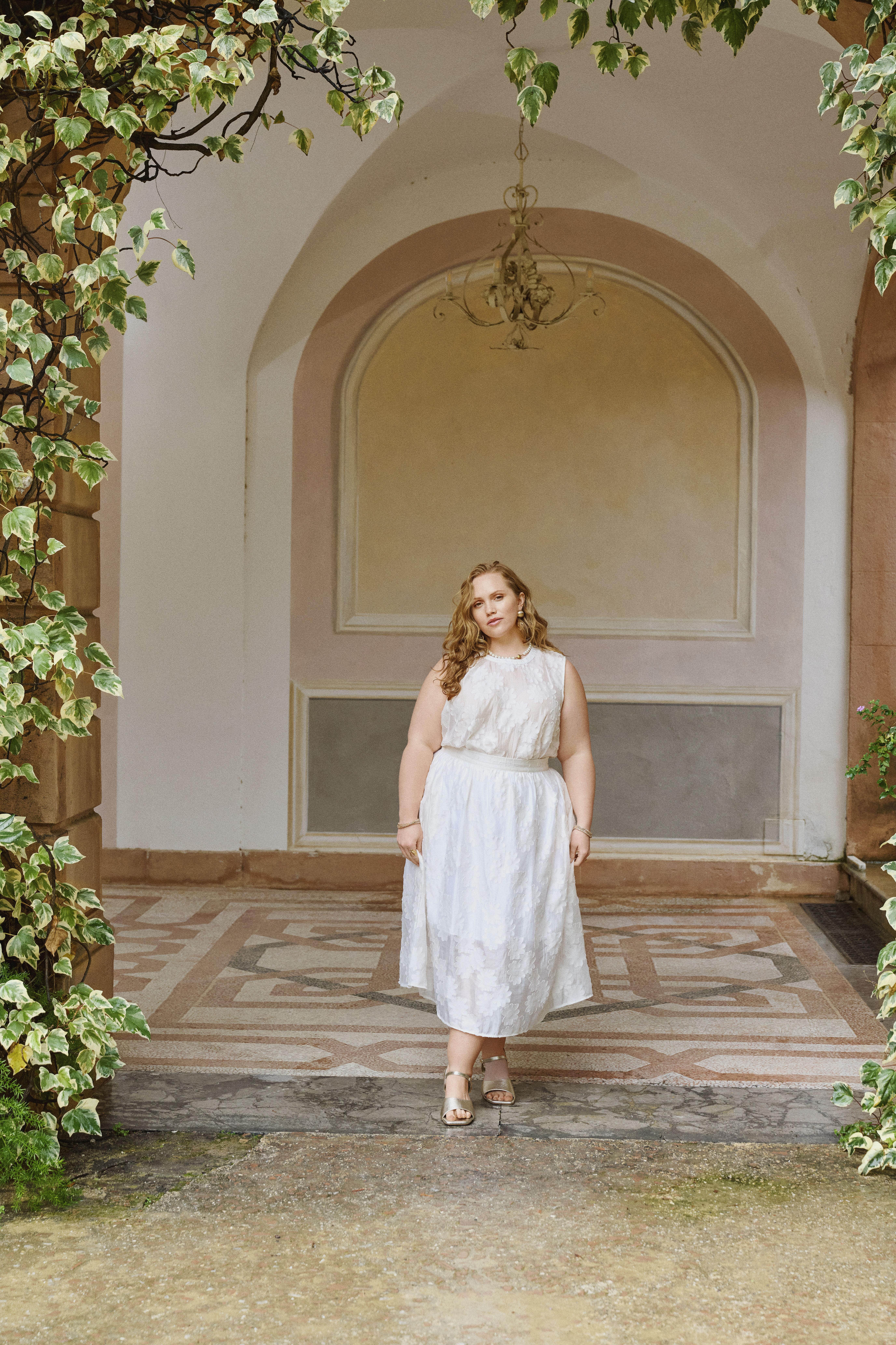 Zizzi Vitt blommigt set, , Model