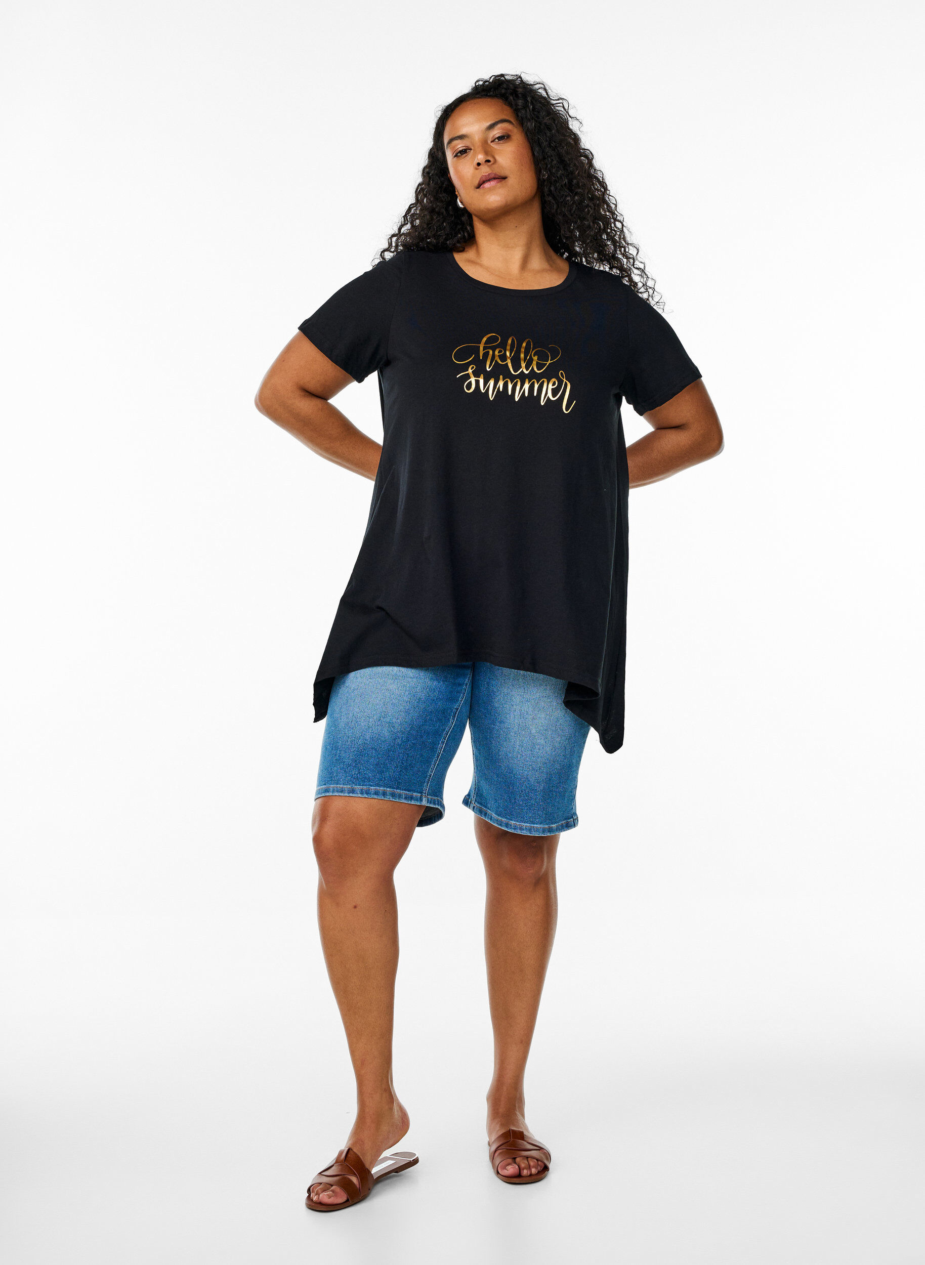 Zizzi T-shirt med rund hals och A-linjeform, Svart, Model image number 1