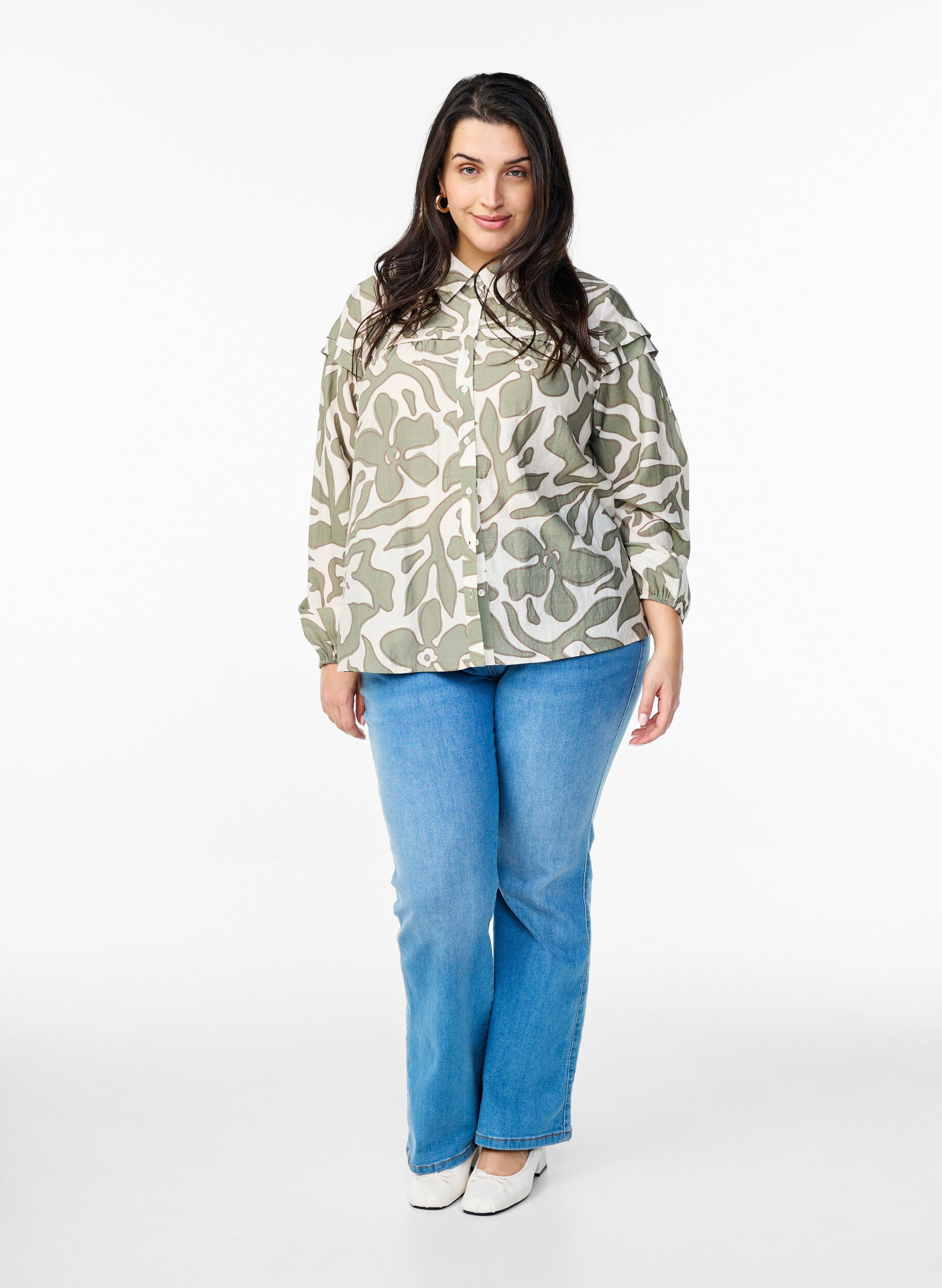 Zizzi Skjortablous med tryck och volangdetaljer, Gr&ouml;n, Model image number 1