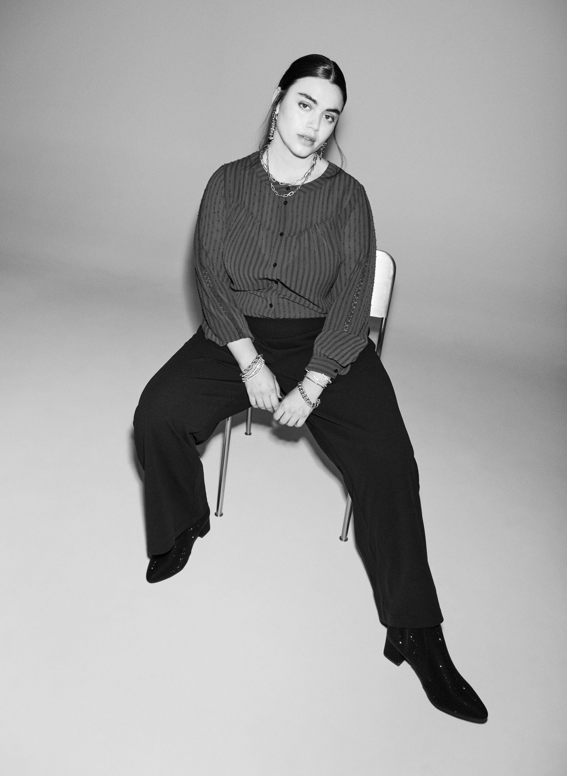 Zizzi Skjorta med strukturerat prickm&ouml;nster och broderidetaljer, M&ouml;rk Bordeaux, Image image number 0