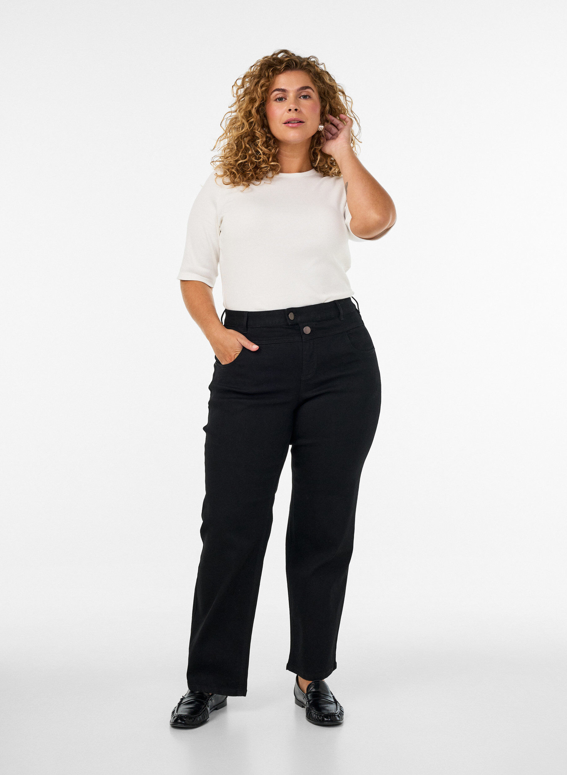 Gemma-jeans med normal passform och h&ouml;g midja, Svart, Model