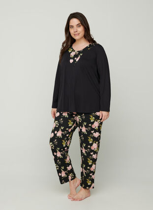 Långärmad pyjamasblus i bomull, Black w. Flower, Model image number 3