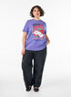T-shirt i bomull med tryck framtill och en tv&auml;ttad look, Lila, Model image number 1