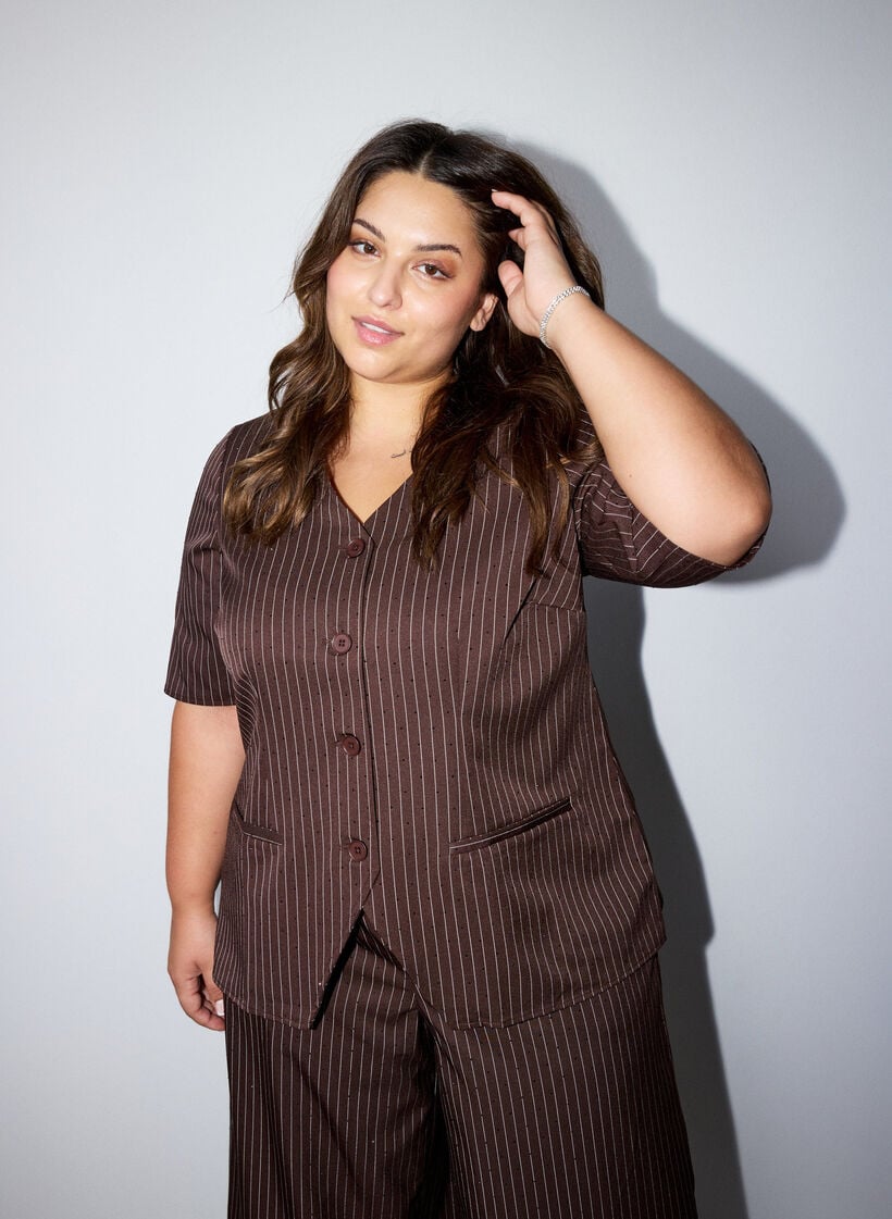 Kritstrecksrandig blus med strass och knappar, Brun, Model image number 0