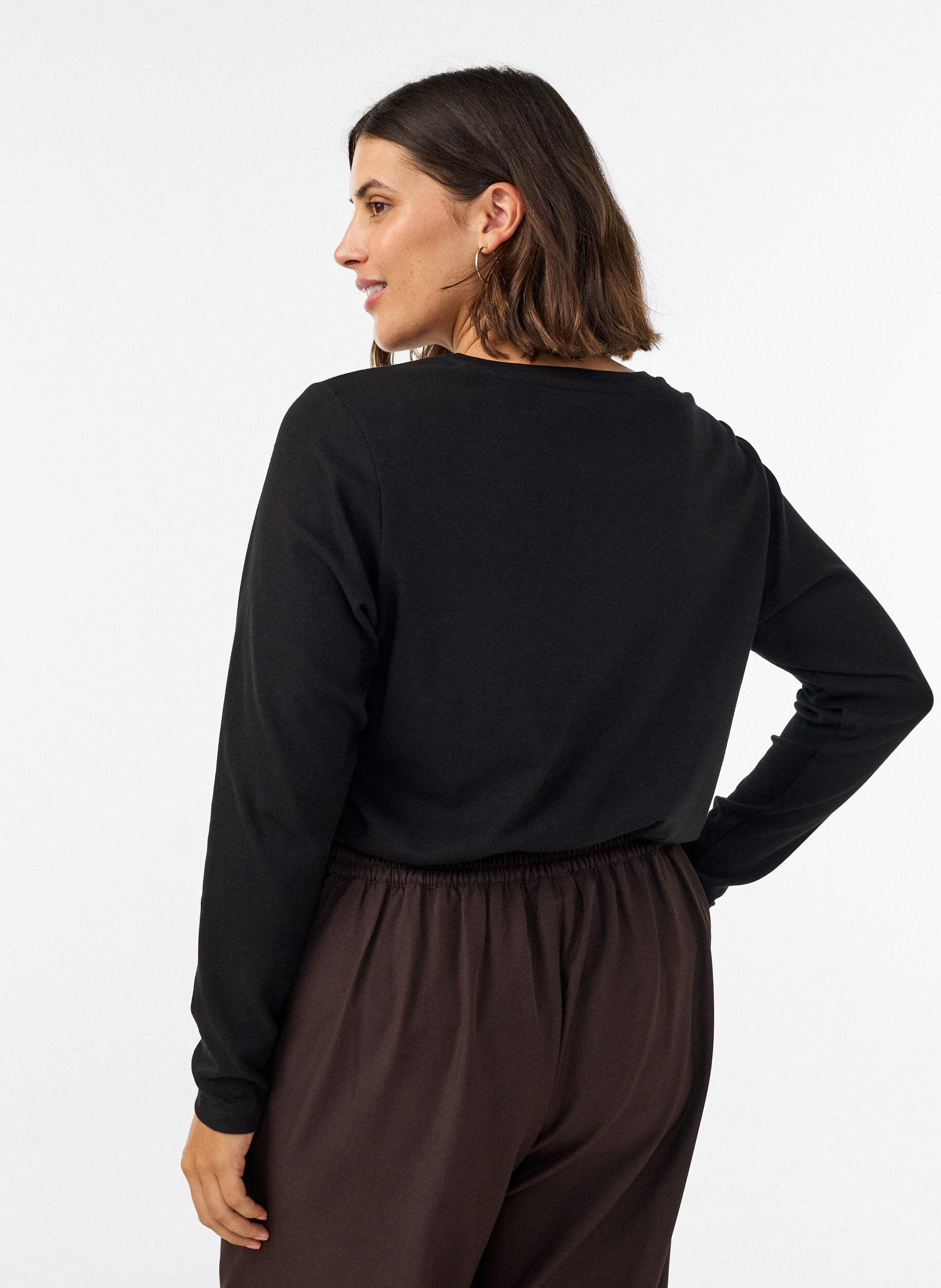 ZizziL&aring;ng&auml;rmad bas-T-shirt med rund hals, Svart, Model image number 2