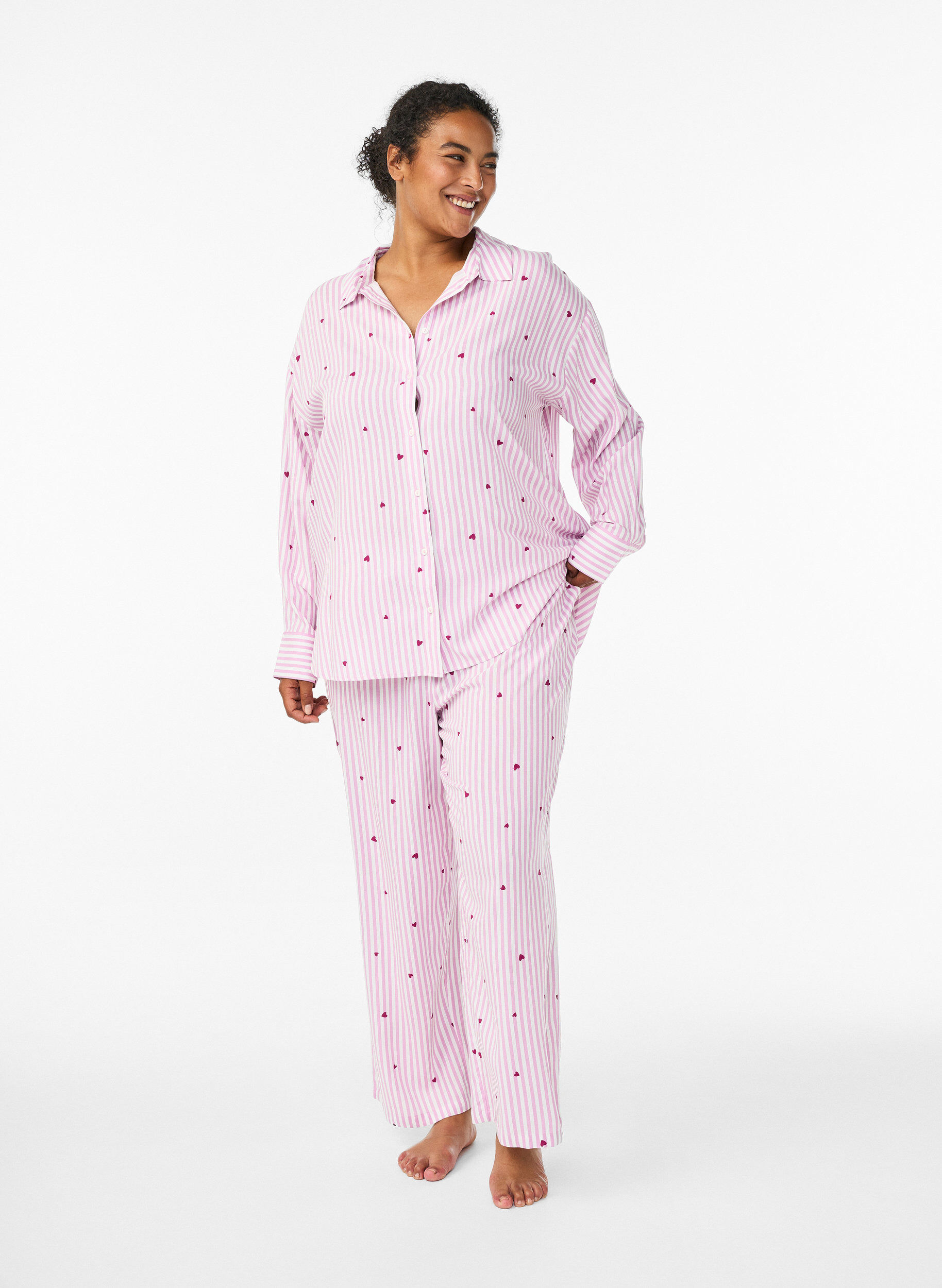 ZizziNattlinne med r&auml;nder och hj&auml;rtan, Rosa, Model image number 1