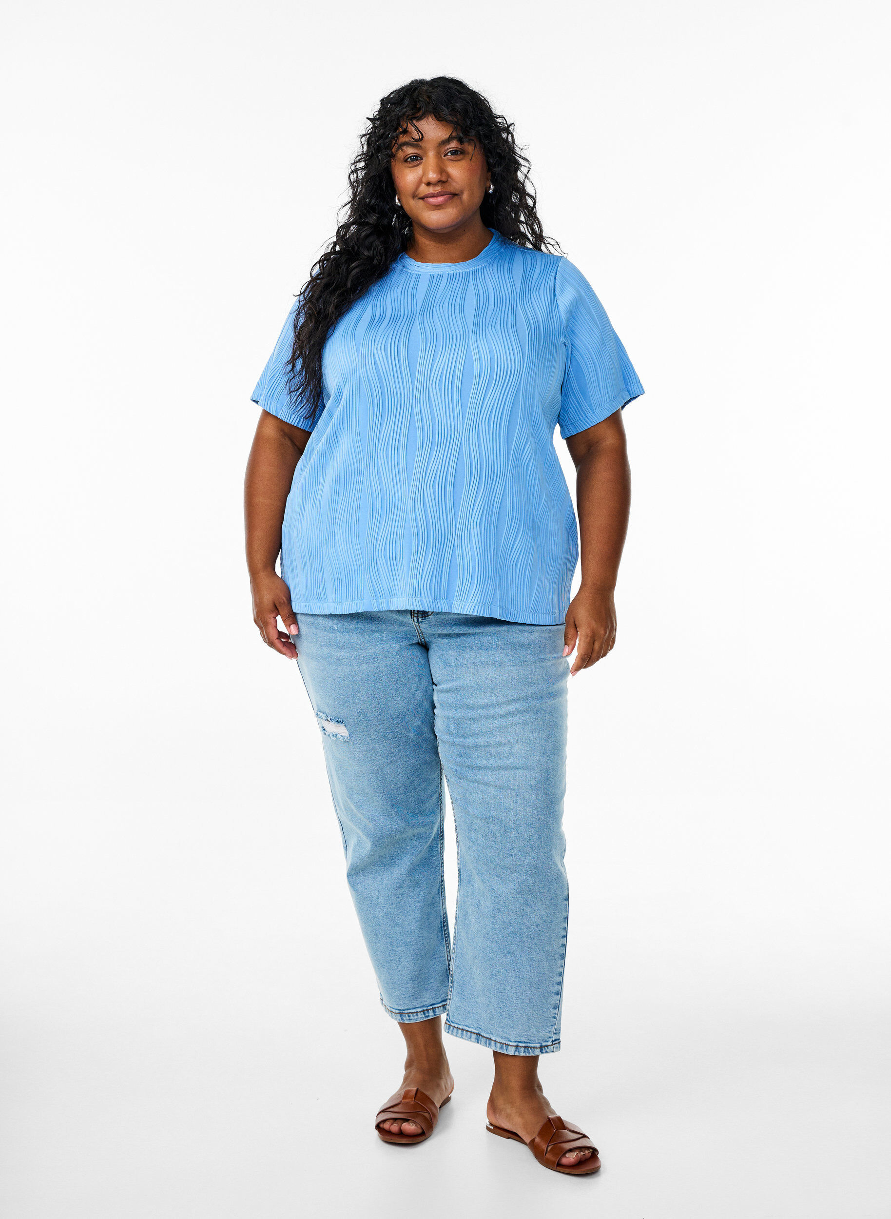 Zizzi Blus med korta &auml;rmar och v&aring;gig struktur, Bl&aring;, Model image number 1