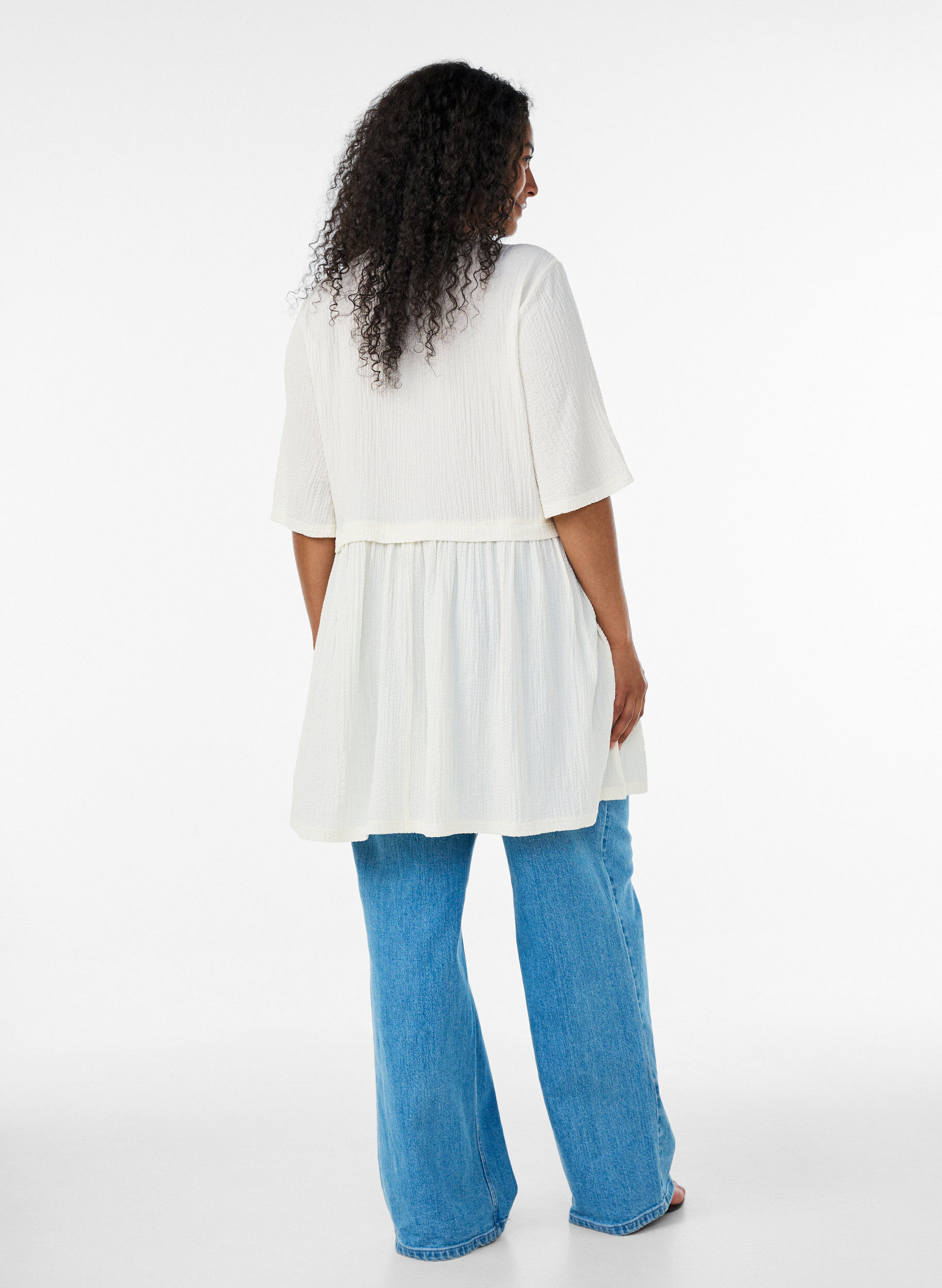 ZizziTunika med krinklad textur och halvl&aring;nga &auml;rmar, Vanilla, Model image number 2