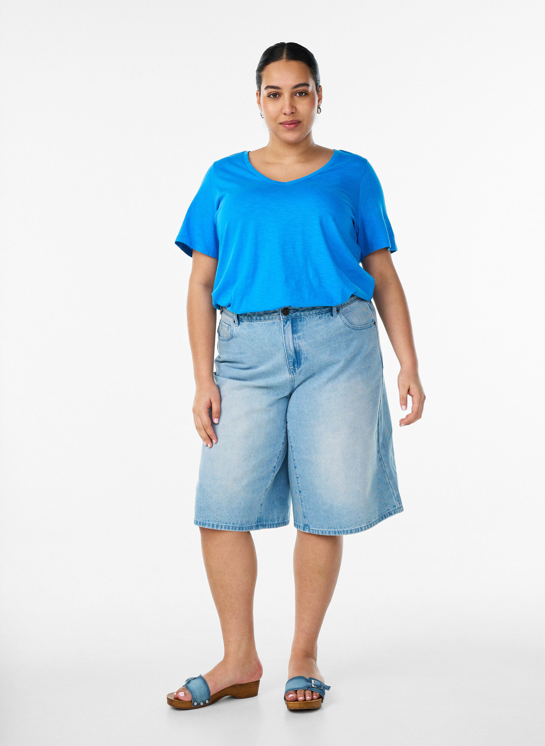 Zizzi V-ringad bas t-shirt med korta &auml;rmar, Bl&aring;, Model image number 1