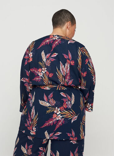 Blommig kimono i viskos med knytband, Indian Summer Flower, Model image number 1