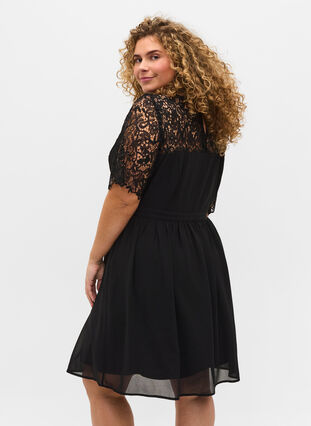 Kortärmad klänning med spetstopp, Black, Model image number 1
