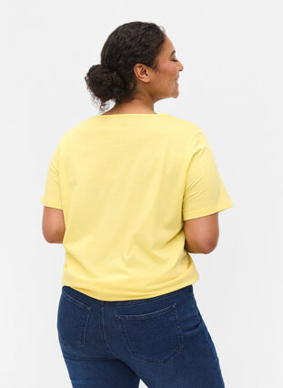Kortärmad t-shirt med broderi anglasie, Goldfinch Mel., Model image number 1