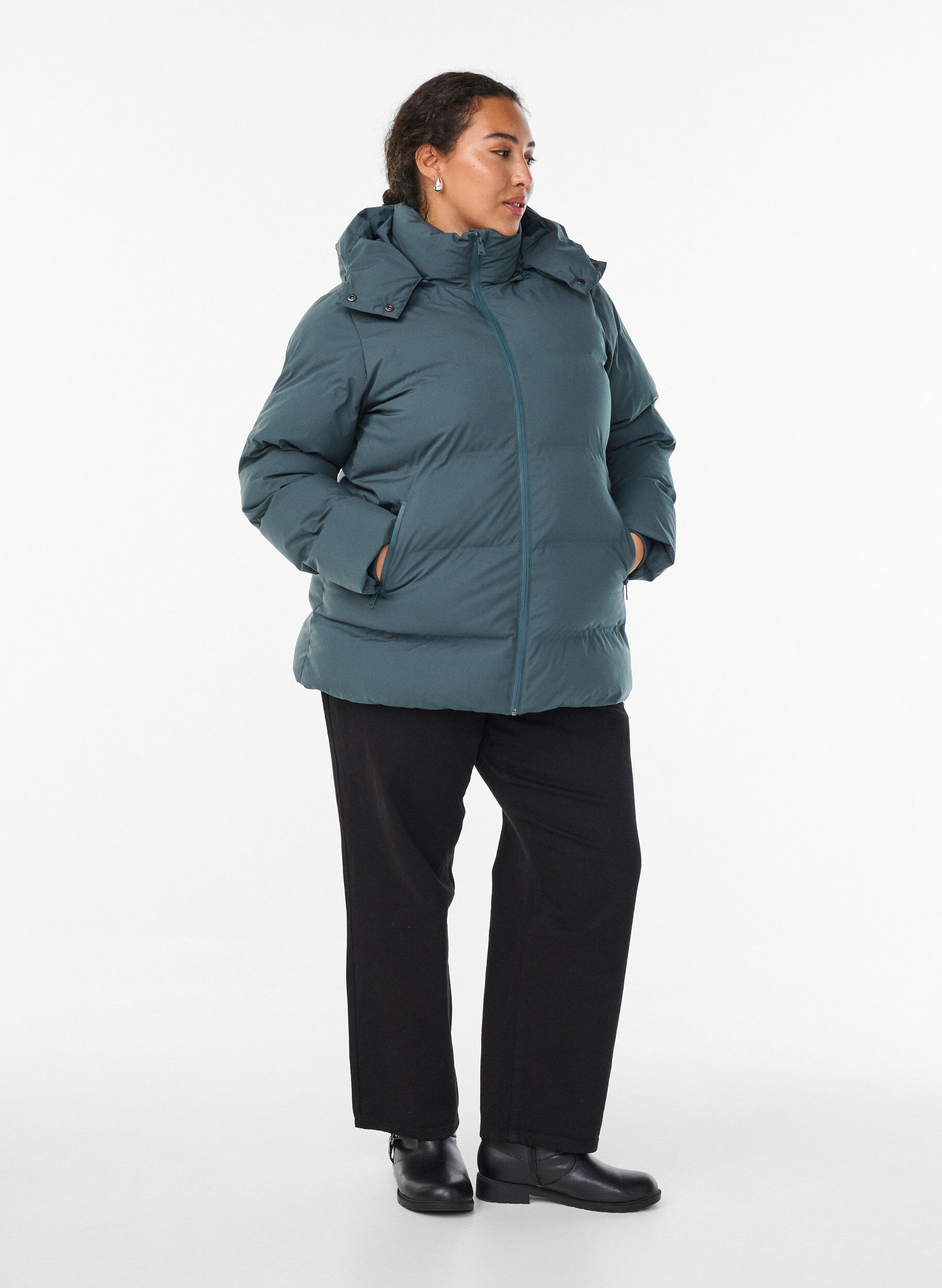 ZizziKort pufferjacka med avtagbar huva, Gr&ouml;n, Model image number 1