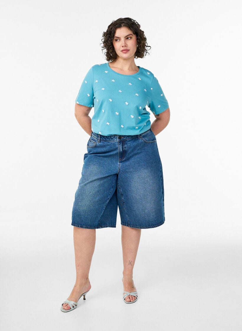 T-shirt i ekologisk bomull med broderade motiv, Bl&aring;, Model image number 1