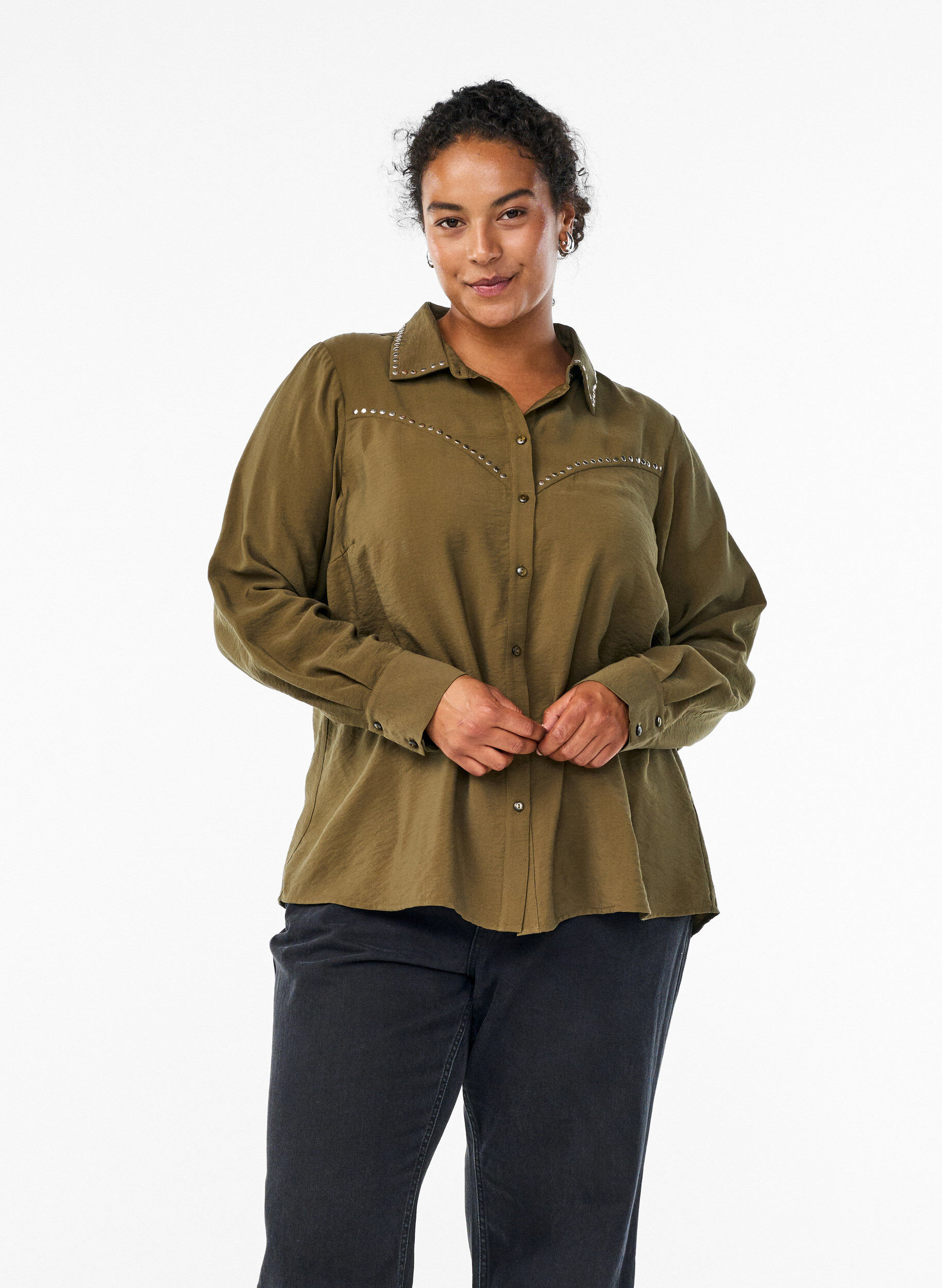 Skjorta med nitar, Gr&ouml;n, Model