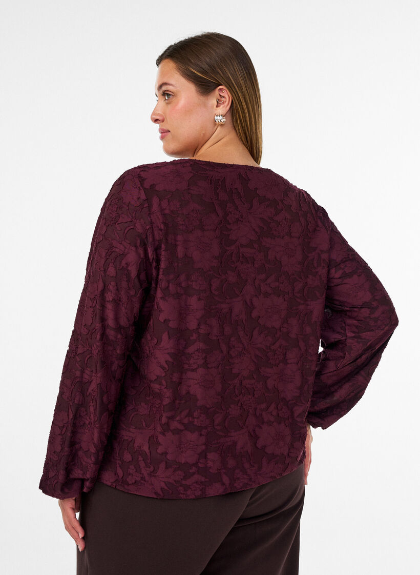 Skir blus med blommig textur och l&aring;nga &auml;rmar, R&ouml;d, Model image number 2