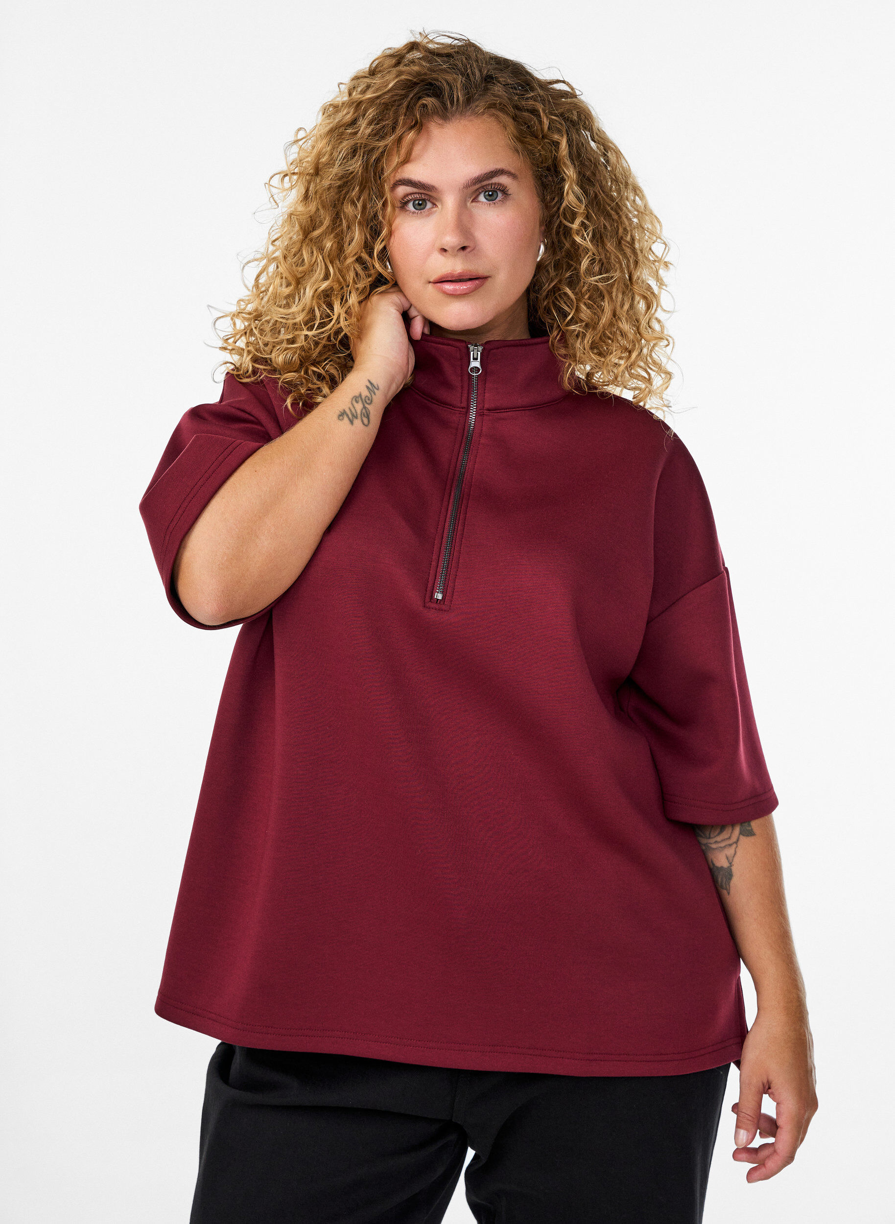 Kort&auml;rmad sweatshirt med h&ouml;g krage, M&ouml;rk Bordeaux, Model