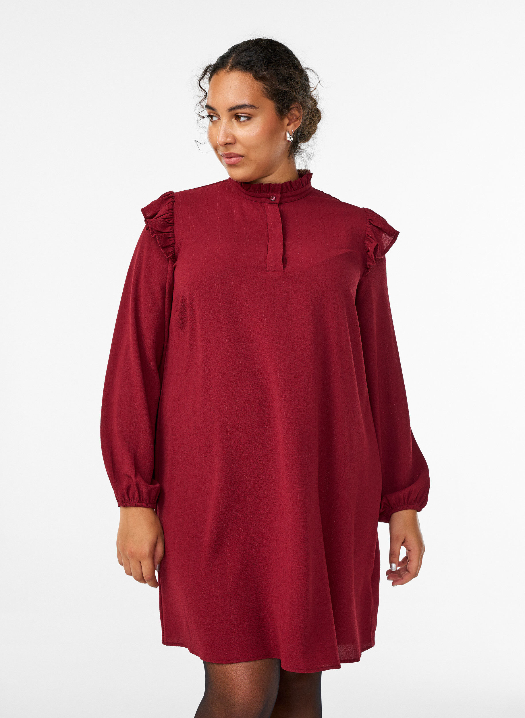 Kort kl&auml;nning med volanger och glitter, M&ouml;rk Bordeaux, Model