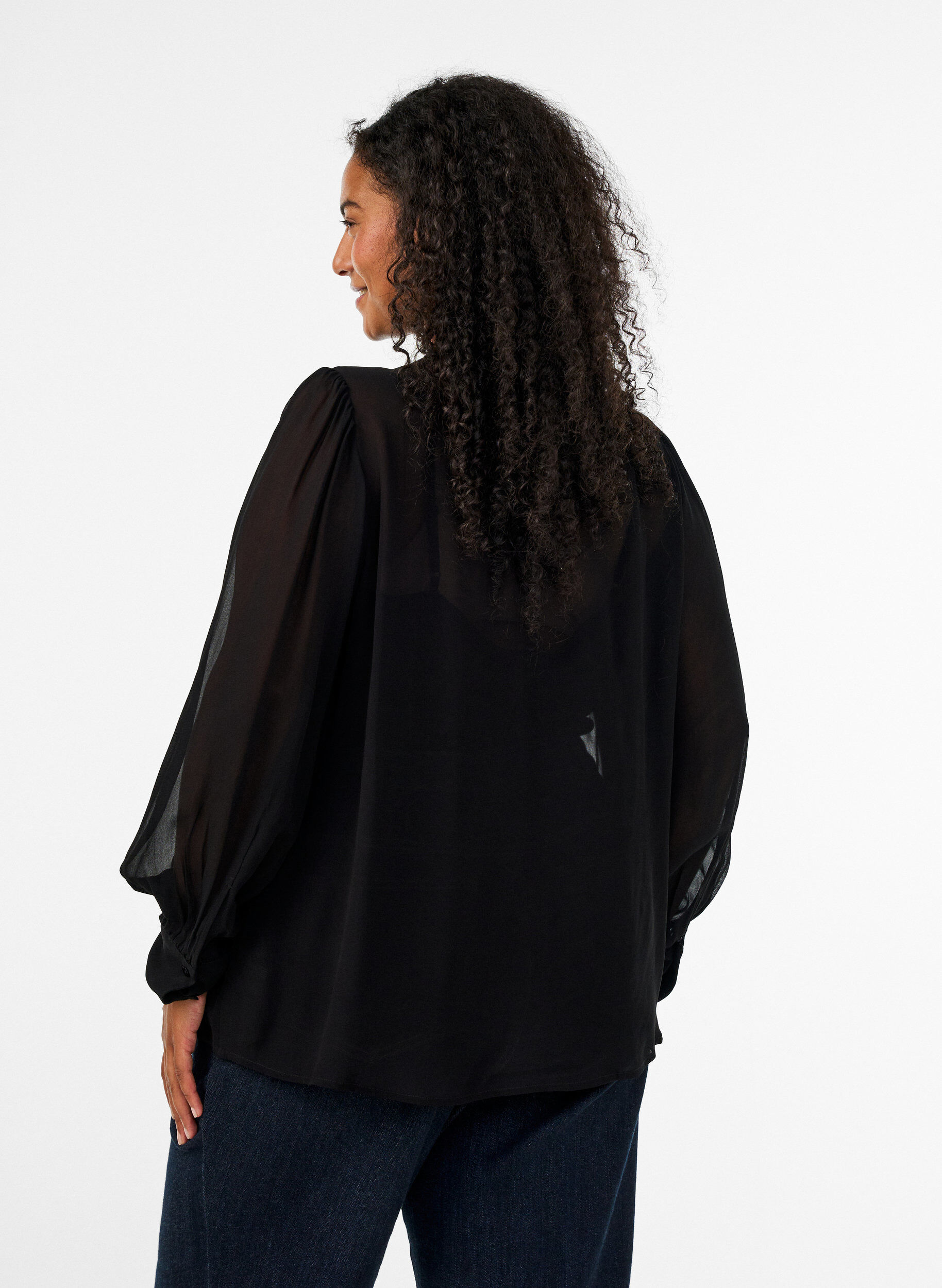 ZizziBlus i viskos med volangkrage, Svart, Model image number 2