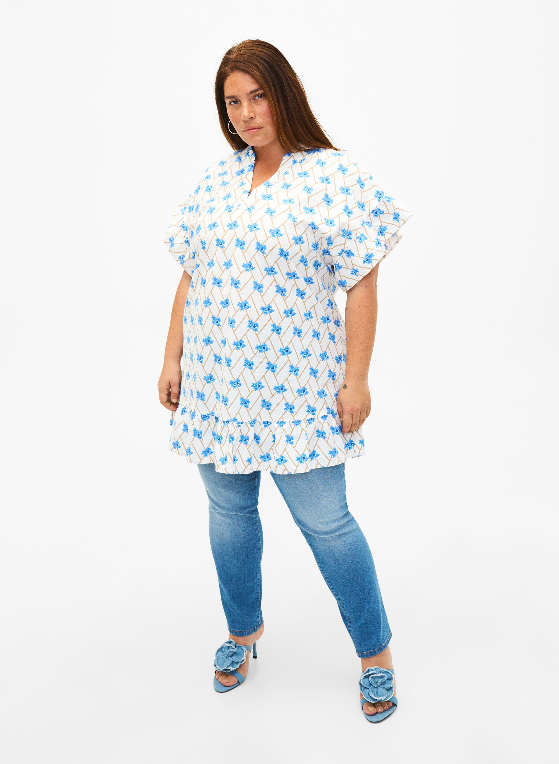 Zizzi Blommig bomullstunika, Snow White Flower, Model image number 2