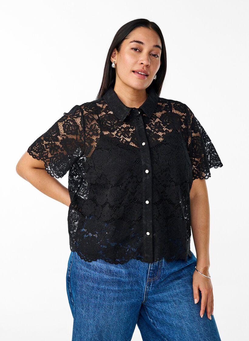 Spetsskjortsblus med p&auml;rlknappar, Svart, Model image number 0