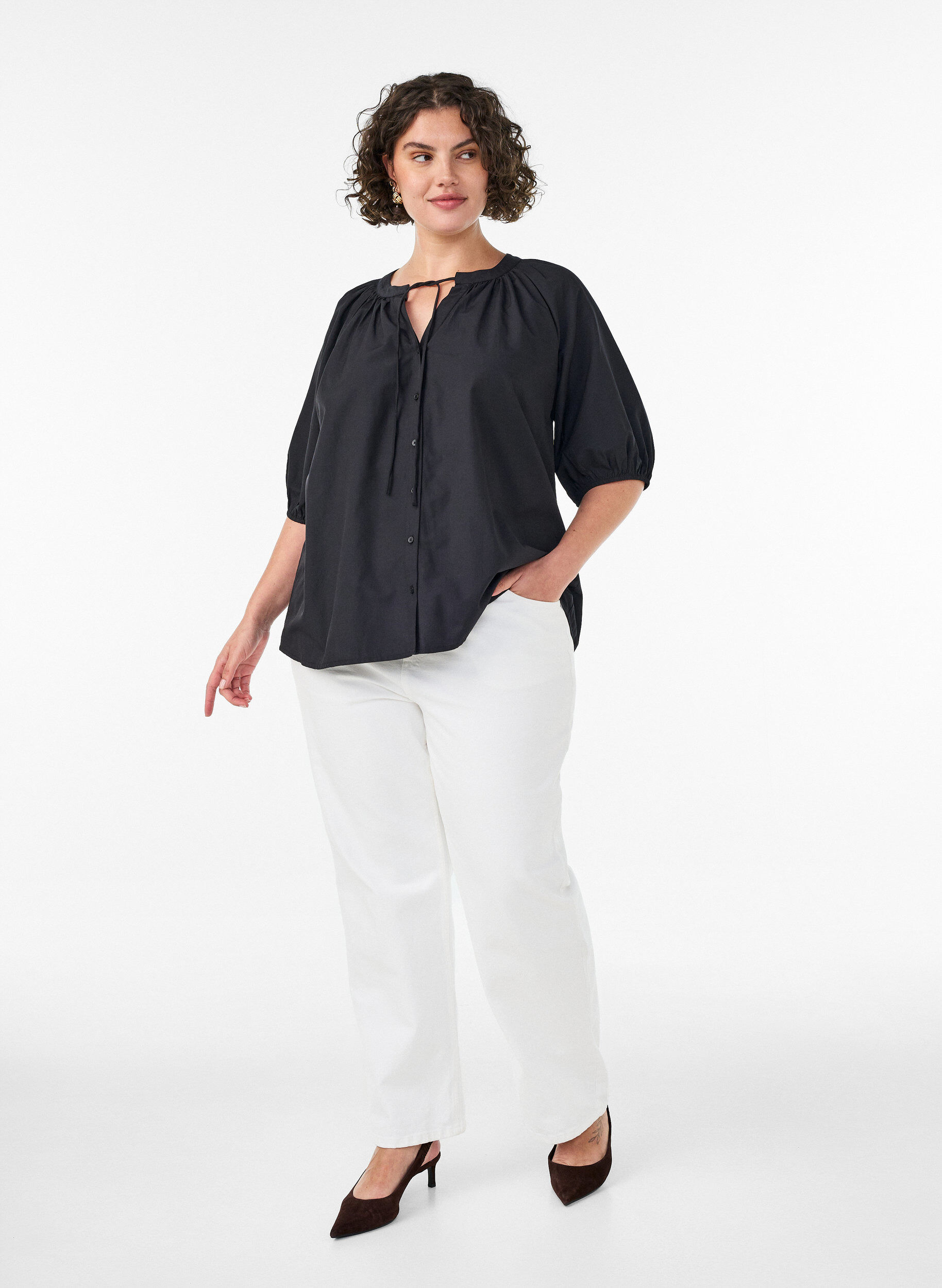 ZizziSkjortblus med kn&auml;ppning och knytsk&auml;rp, Svart, Model image number 1