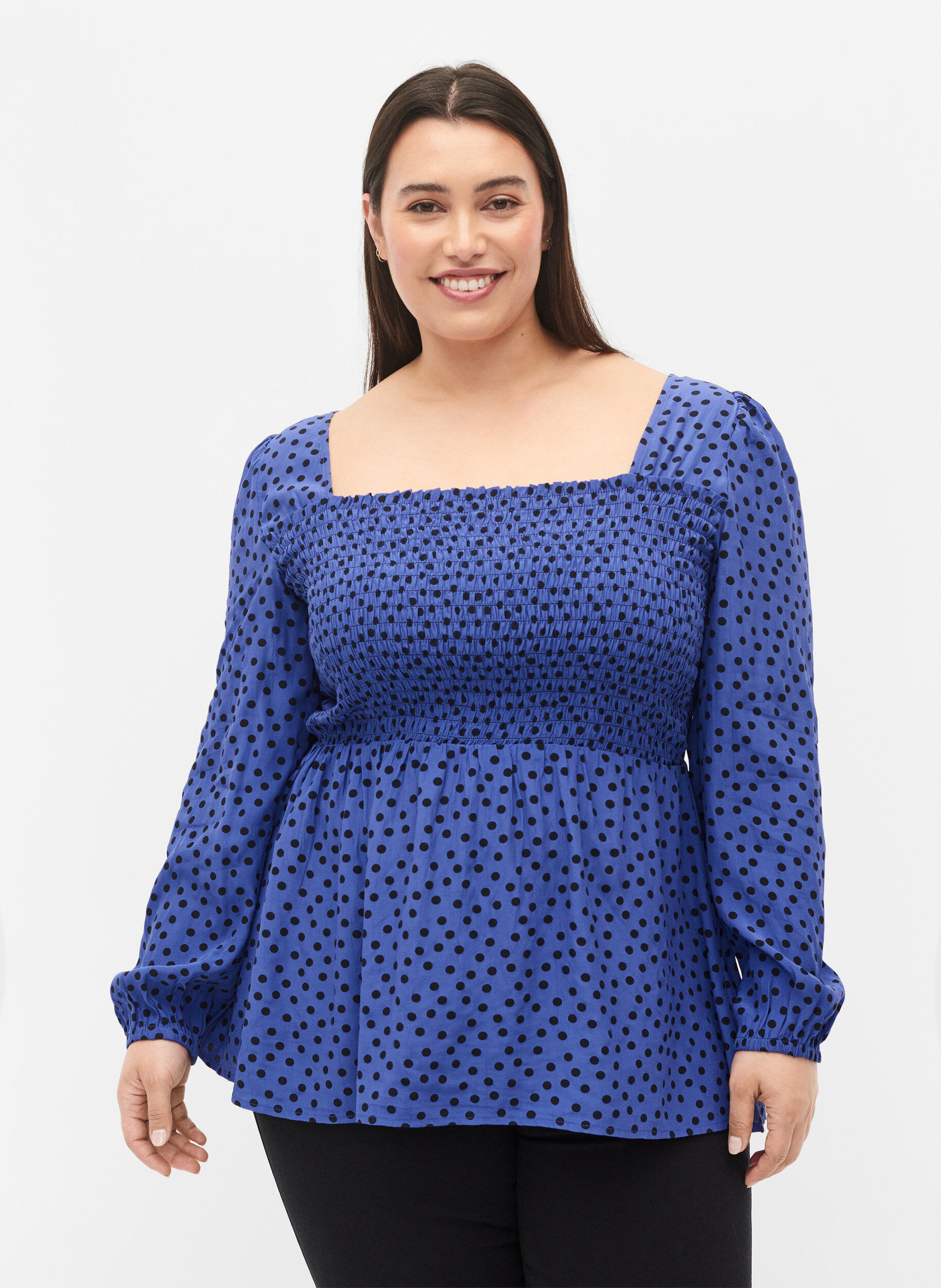 Zizzi Prickig blus i viskos med smock, R.Blue w. Black Dot, Model image number 0