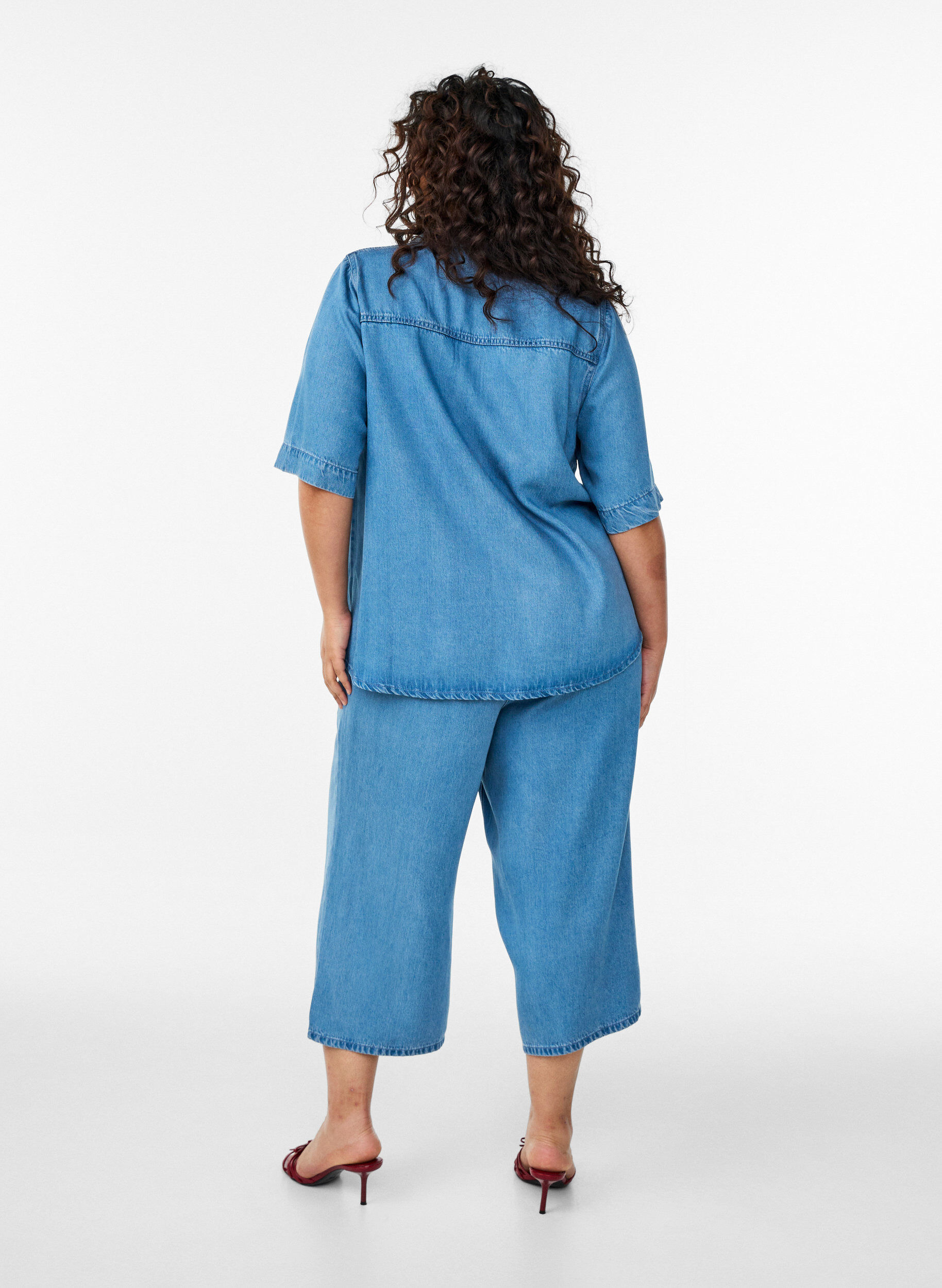 Zizzi Kort&auml;rmad skjorta i lyocell med denimlook, Bl&aring;, Model image number 2