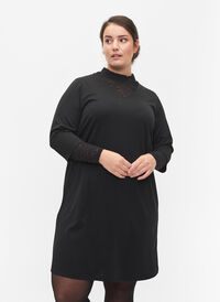 Klänning i enfärgad färg med v-hals och 3/4-ärmar, Black, Model