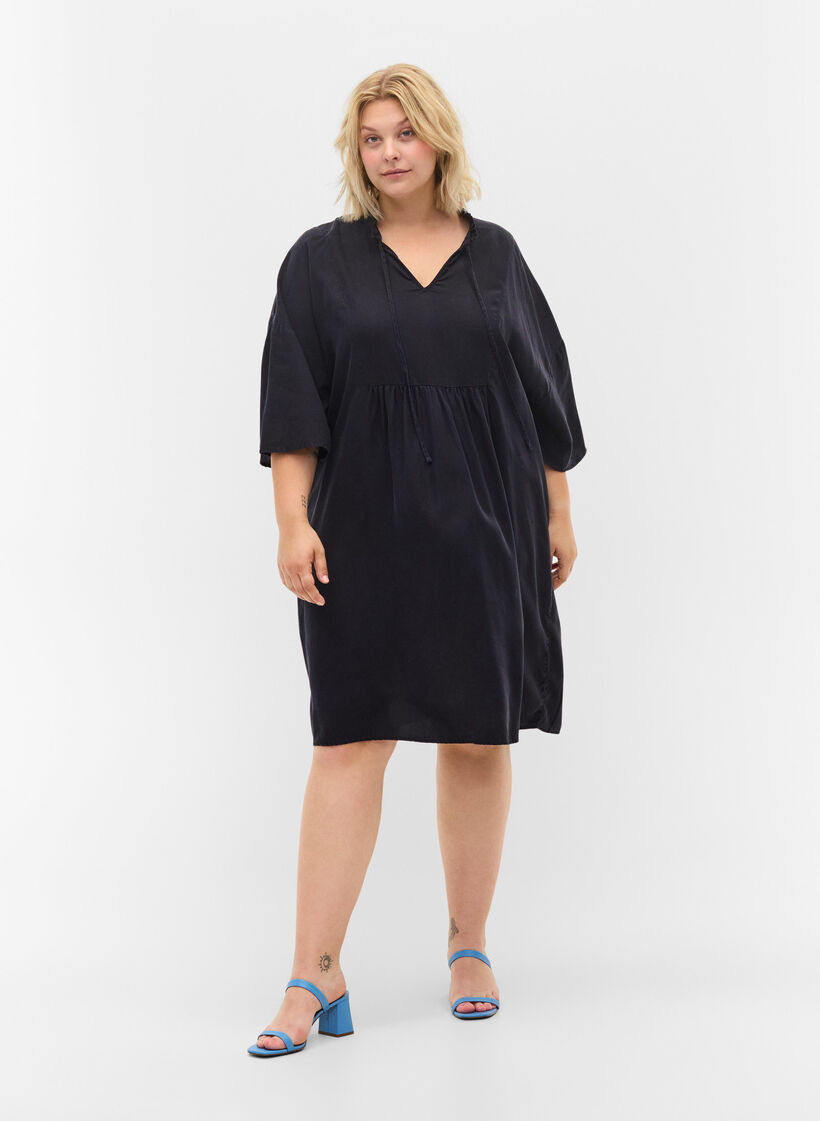 Klänning med 3/4-ärmar i lyocell (TENCEL™), Black, Model image number 2