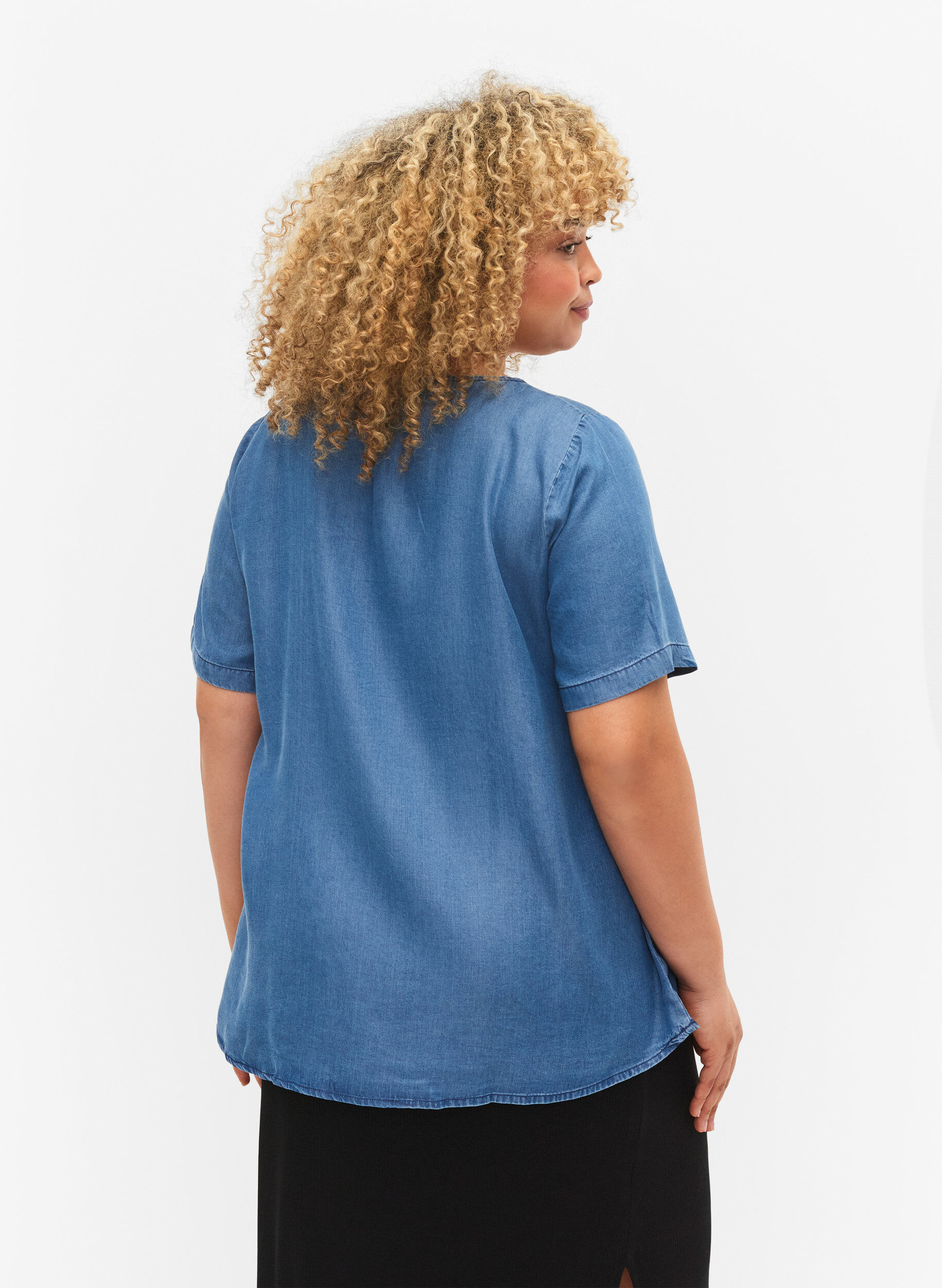 Zizzi Kort&auml;rmad blus i lyocell (TENCEL&trade;), Blue denim, Model image number 1