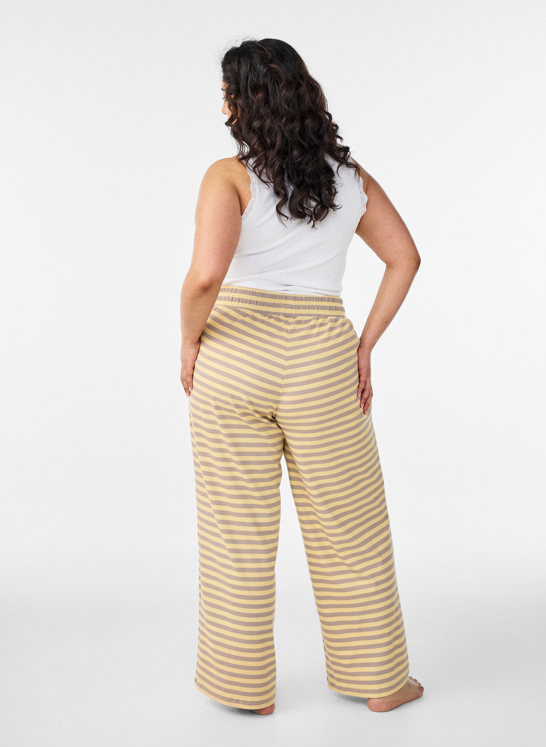 ZizziRandiga pyjamasbyxor med h&ouml;g midja och vida ben, Gul, Model image number 1