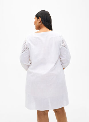 Klänning i bomullsblandning med linne och virkade detaljer, Bright White, Model image number 1