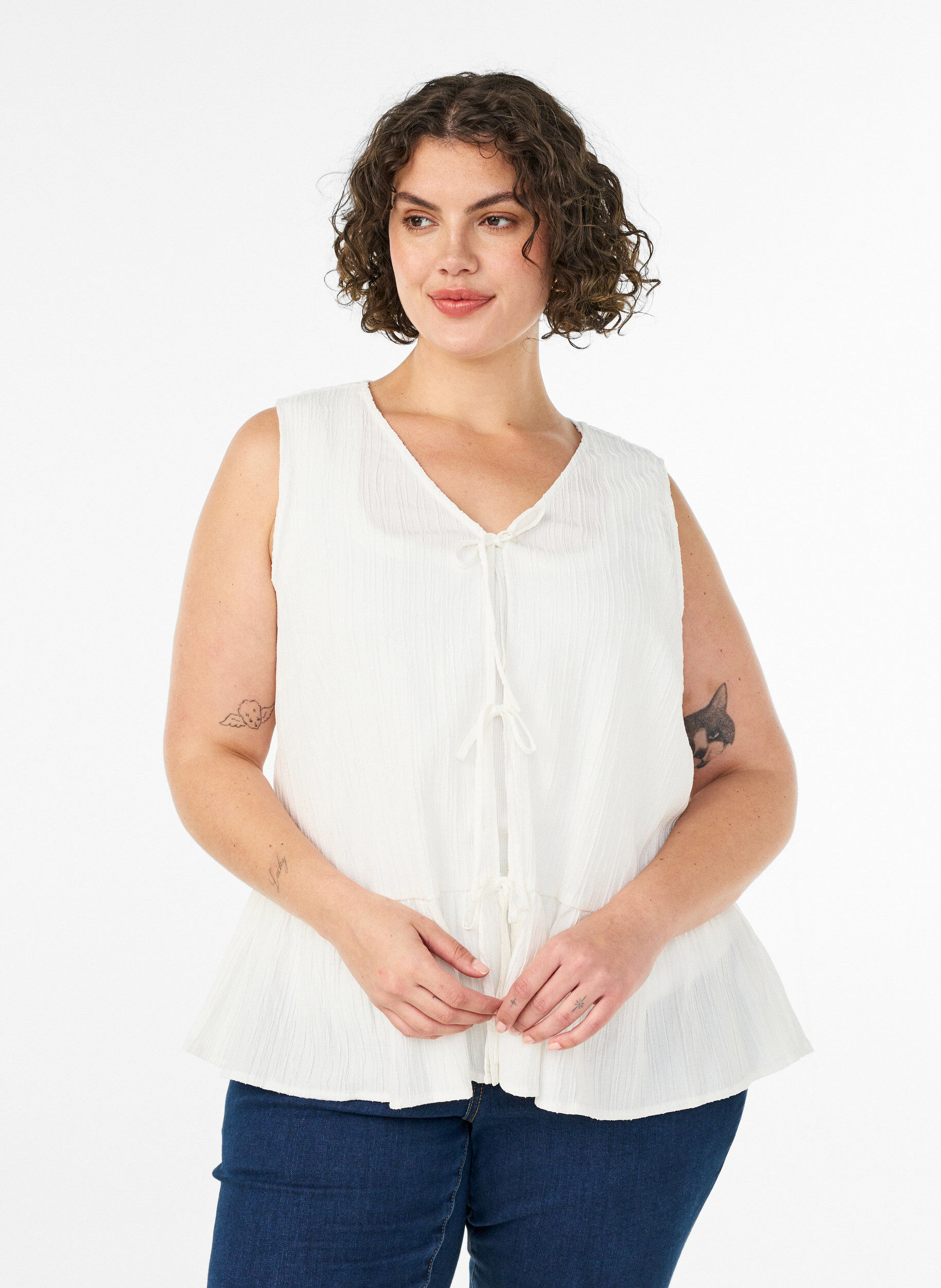&Auml;rml&ouml;s blus med struktur och knytning, Vanilla, Model