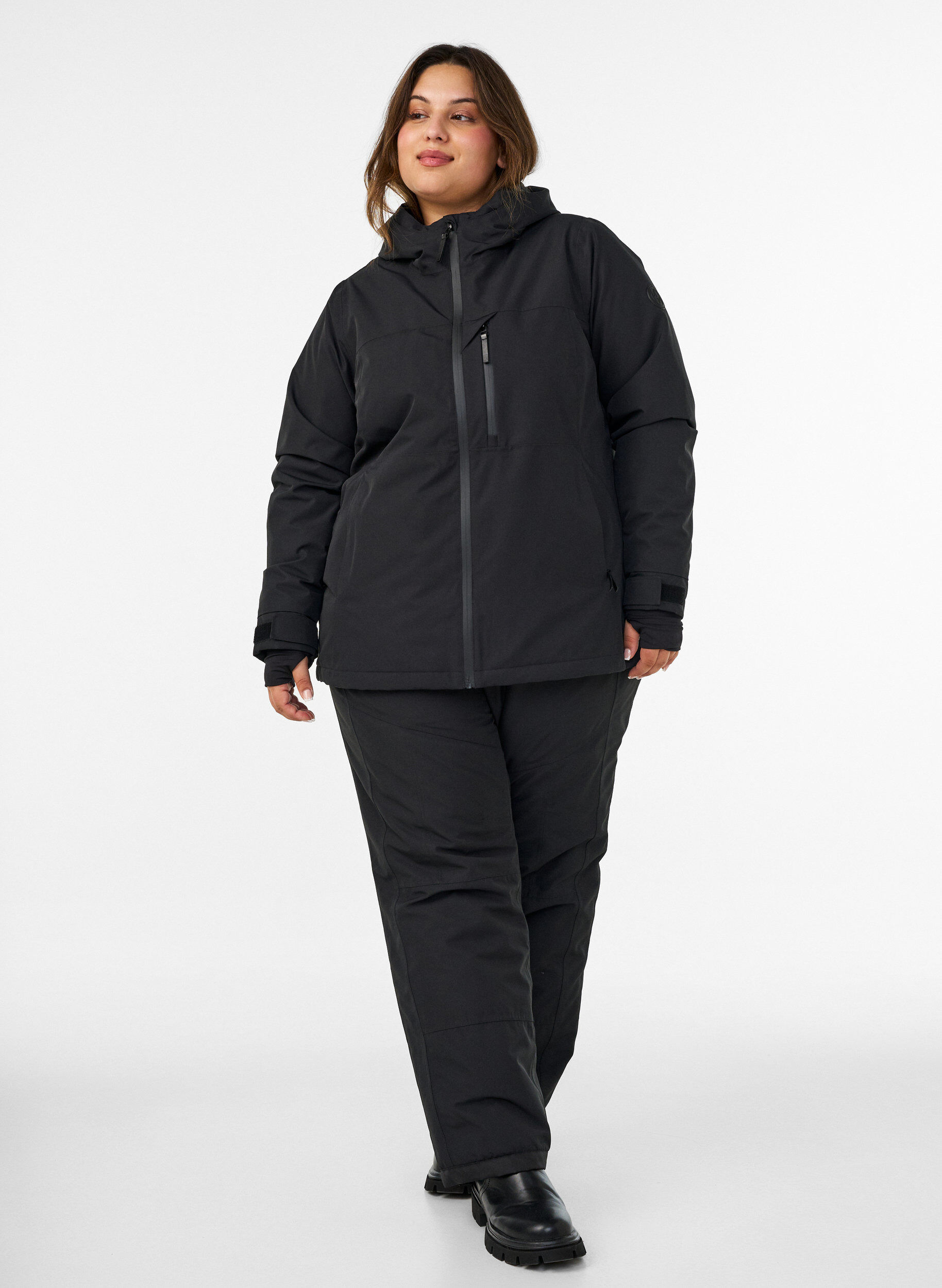 ZizziSkidjacka med huva och fickor med dragkedja, Svart, Model image number 1