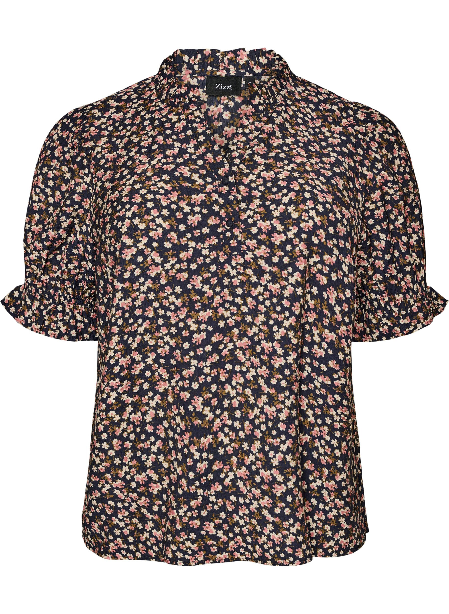 Blommig blus i viskos med korta &auml;rmar och smockdetaljer